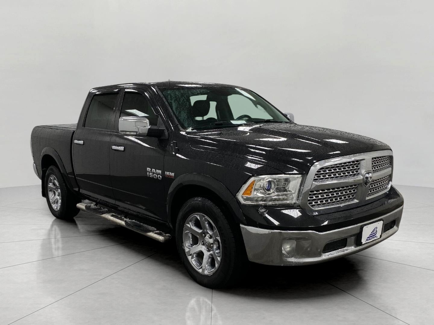 2017 RAM 1500 Laramie 4x4 Crew Cab 5'7 Box