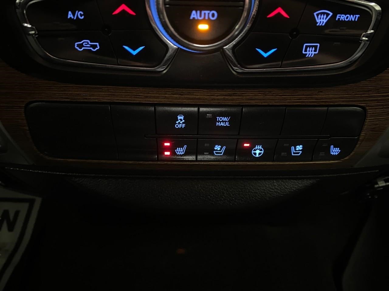 2017 RAM 1500 Laramie 4x4 Crew Cab 5'7 Box