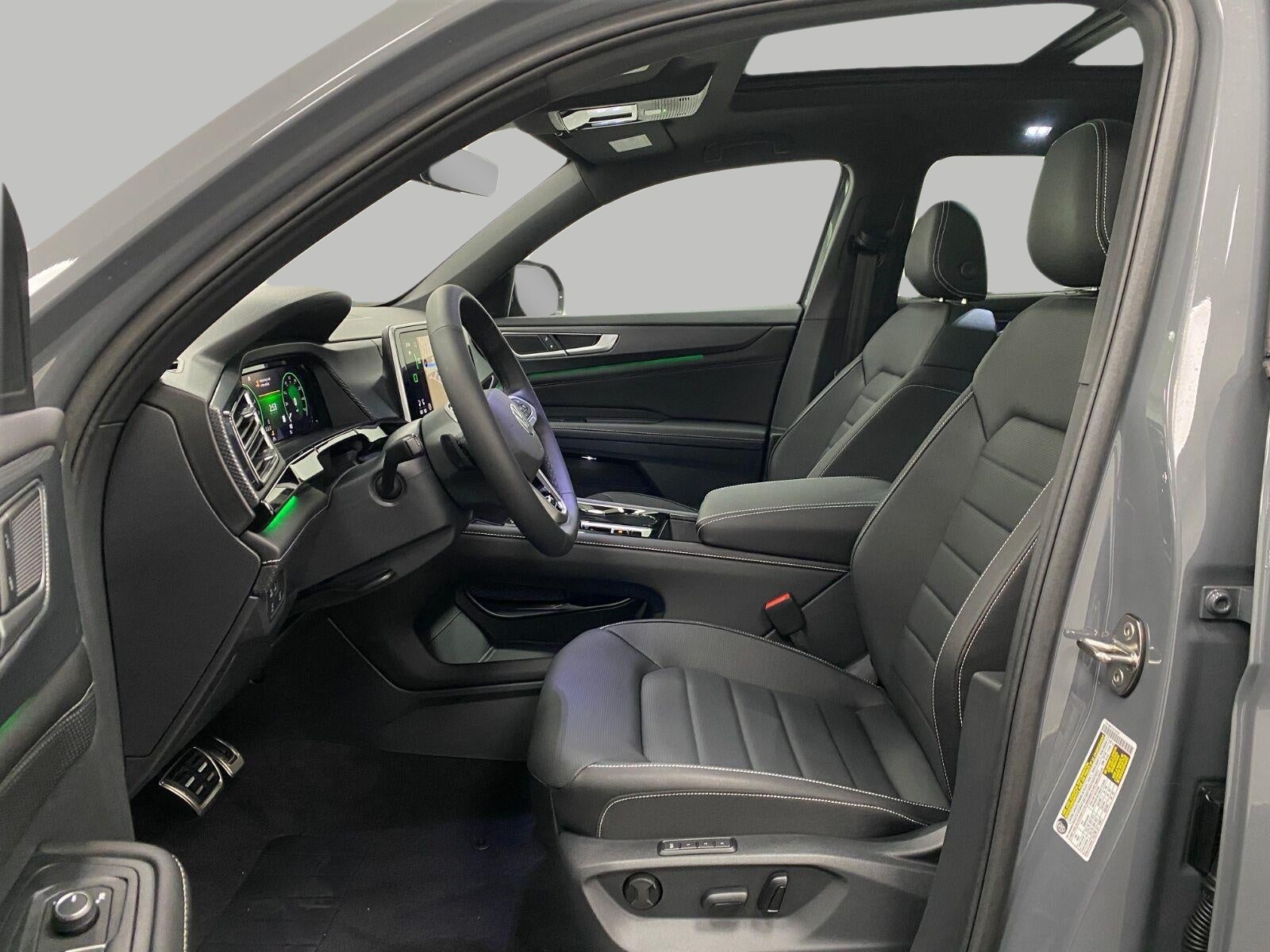 2026 Volkswagen Atlas Cross Sport 2.0T SEL R-Line Black 4MOTION