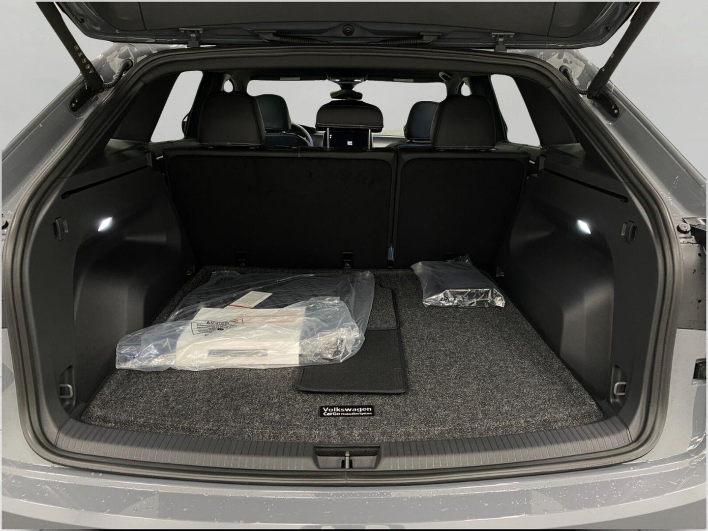 2026 Volkswagen Atlas Cross Sport 2.0T SEL R-Line Black 4MOTION