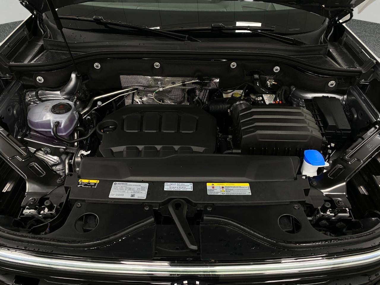 2026 Volkswagen Atlas Cross Sport 2.0T SEL R-Line Black 4MOTION