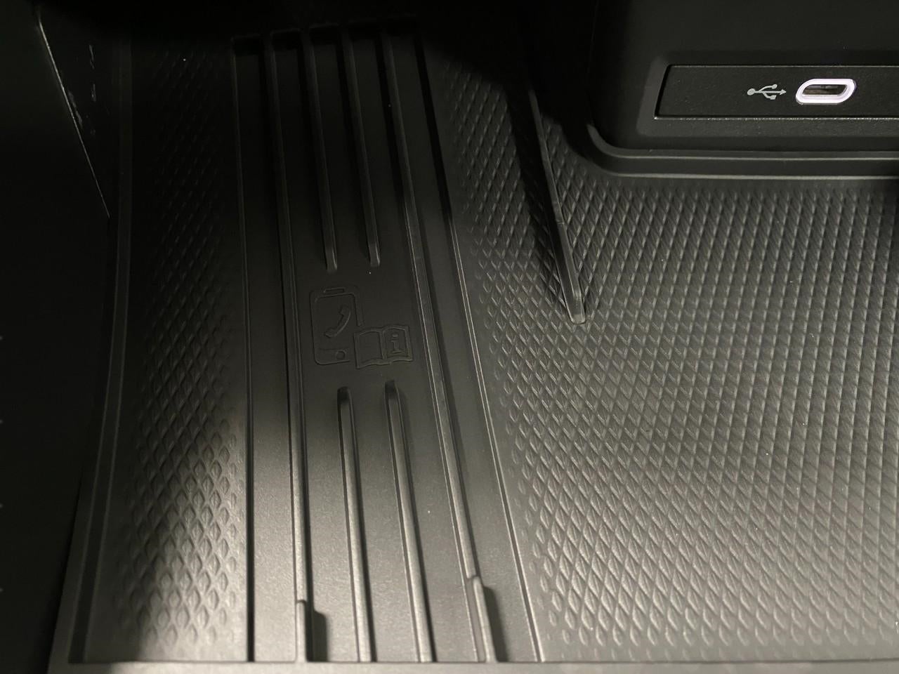 2026 Volkswagen Atlas Cross Sport 2.0T SEL R-Line Black 4MOTION