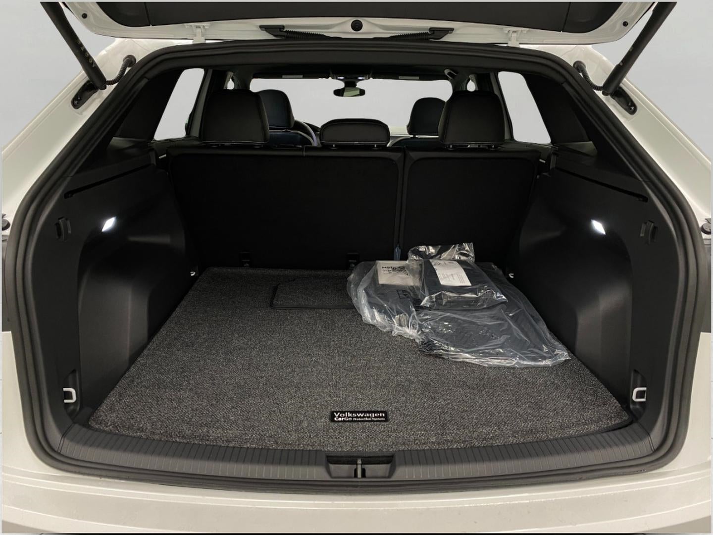 2026 Volkswagen Atlas Cross Sport 2.0T SEL R-Line Black 4MOTION