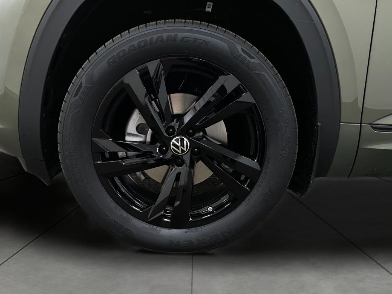 2026 Volkswagen Atlas Cross Sport 2.0T SEL R-Line Black 4MOTION