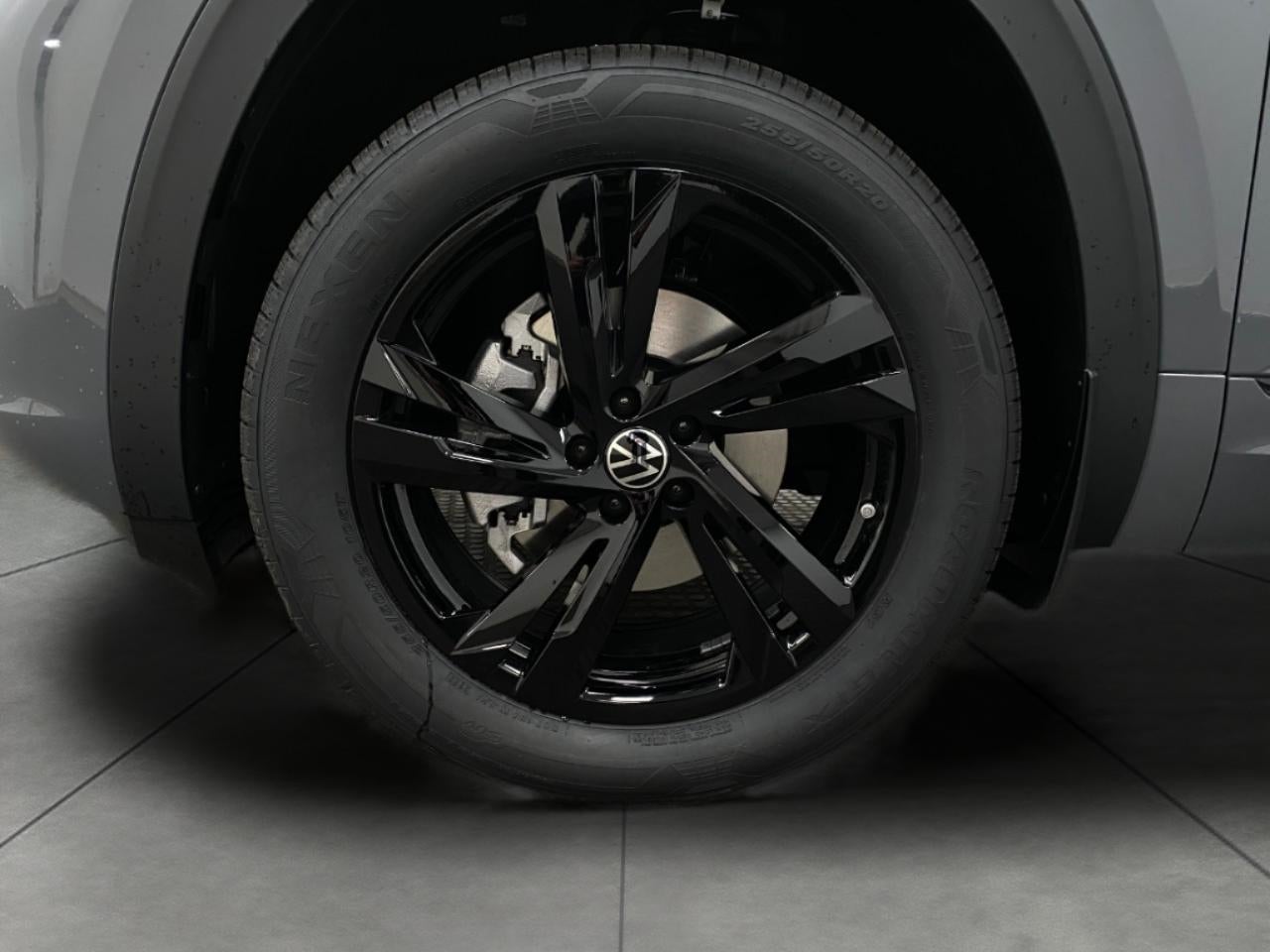 2026 Volkswagen Atlas Cross Sport 2.0T SEL R-Line Black 4MOTION