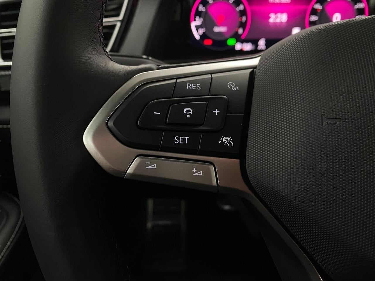 2026 Volkswagen Atlas Cross Sport 2.0T SEL R-Line Black 4MOTION