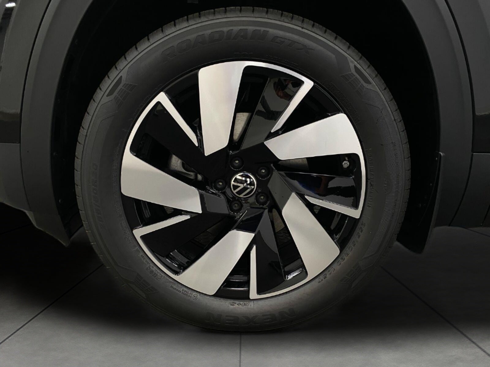 2026 Volkswagen Atlas Cross Sport 2.0T SEL 4MOTION