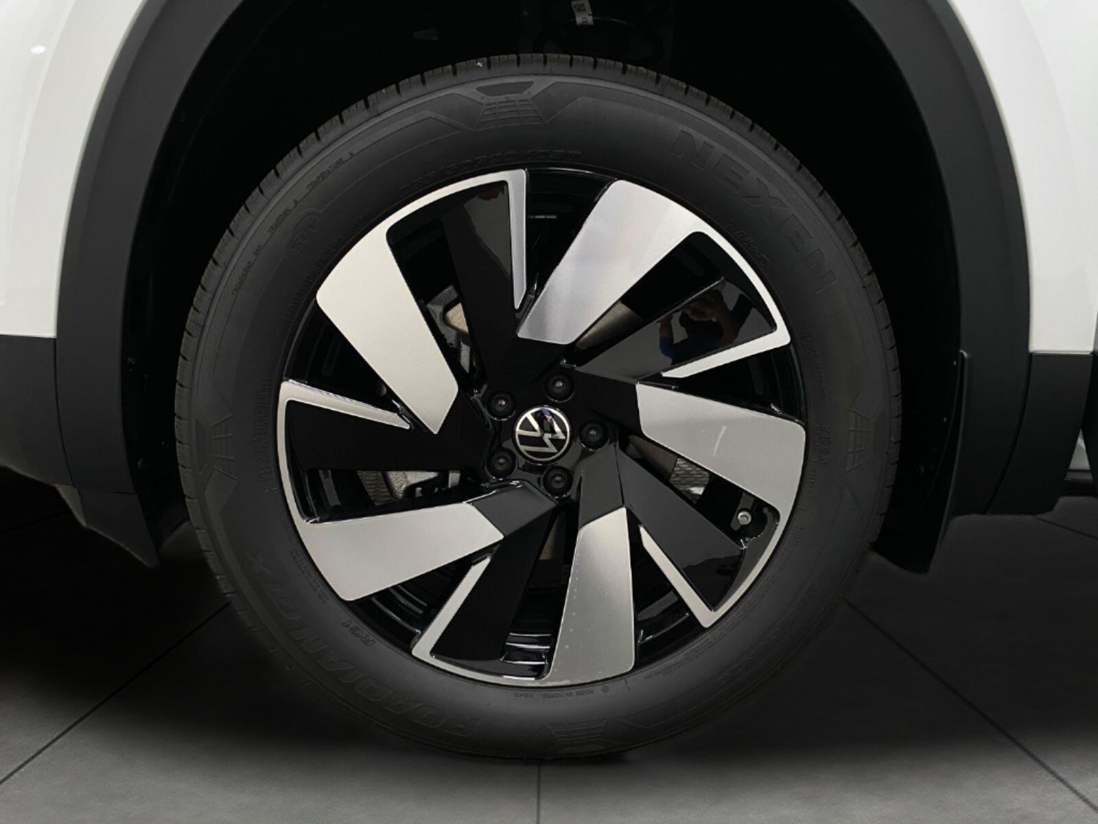 2026 Volkswagen Atlas Cross Sport 2.0T SEL 4MOTION