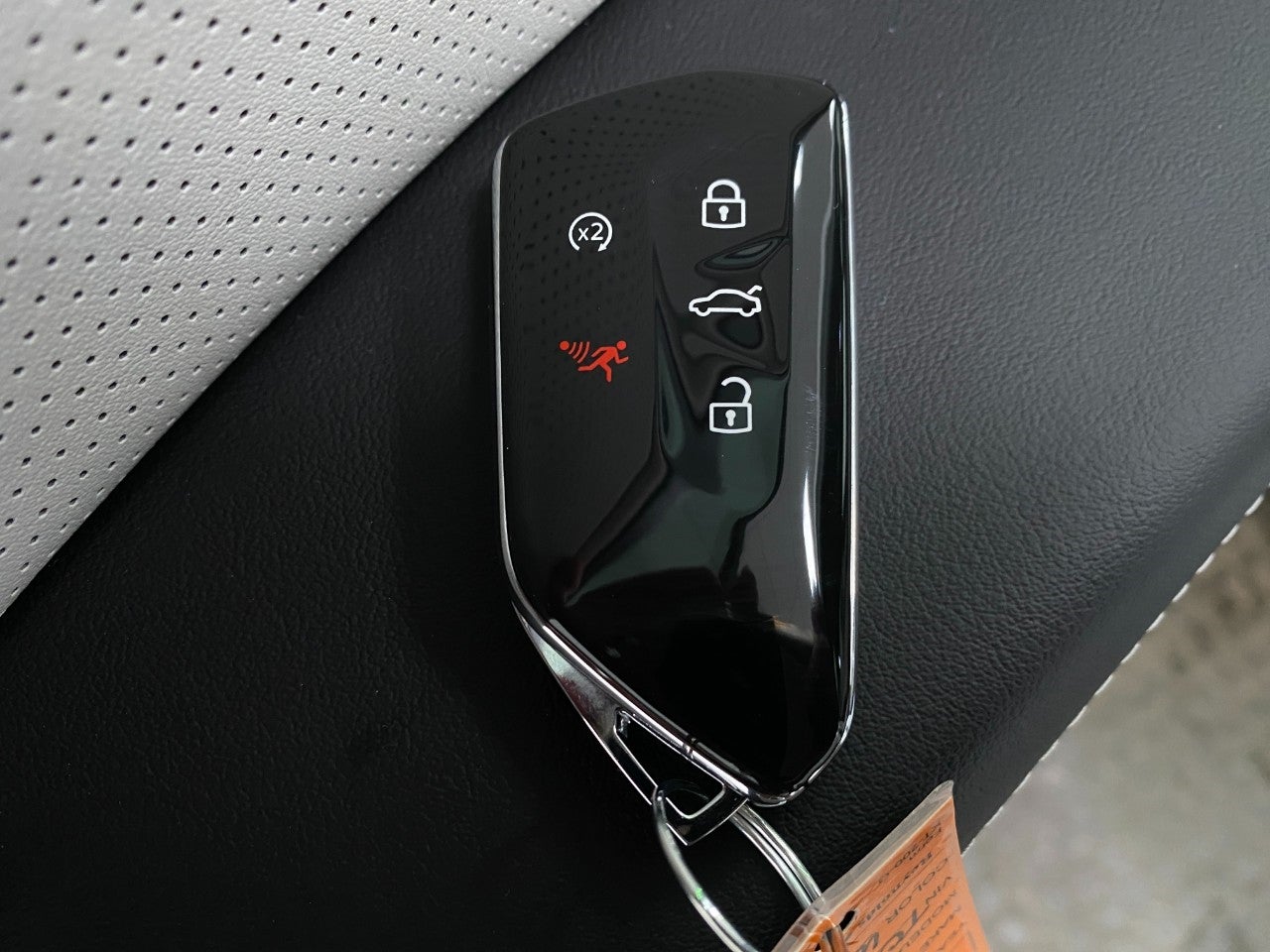 2026 Volkswagen Atlas Cross Sport 2.0T SEL Premium R-Line 4MOTION