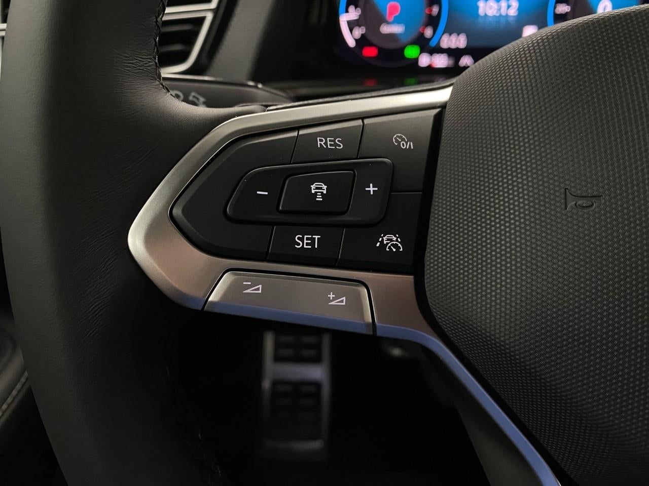 2026 Volkswagen Atlas Cross Sport 2.0T SEL Premium R-Line 4MOTION