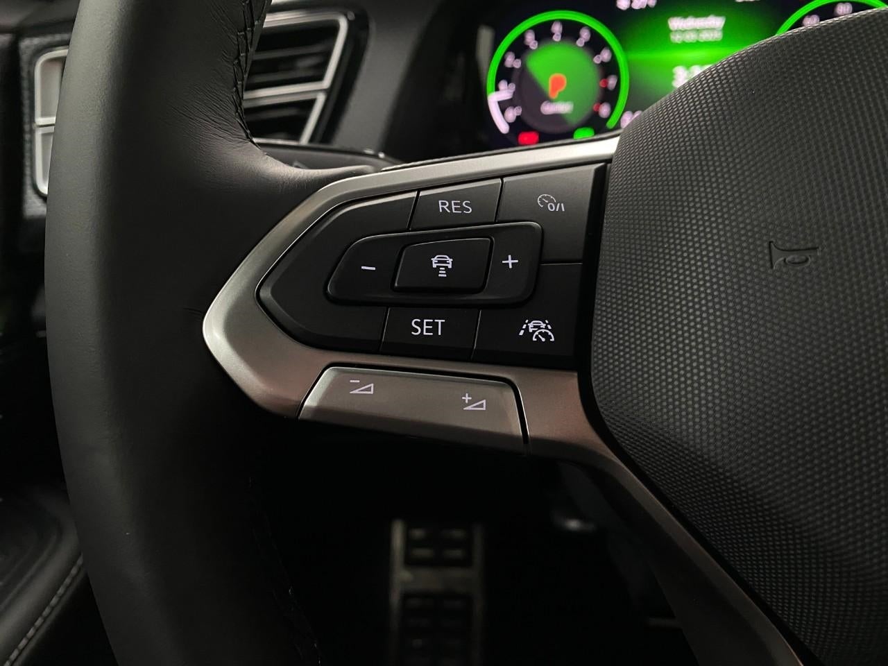 2026 Volkswagen Atlas Cross Sport 2.0T SEL Premium R-Line 4MOTION