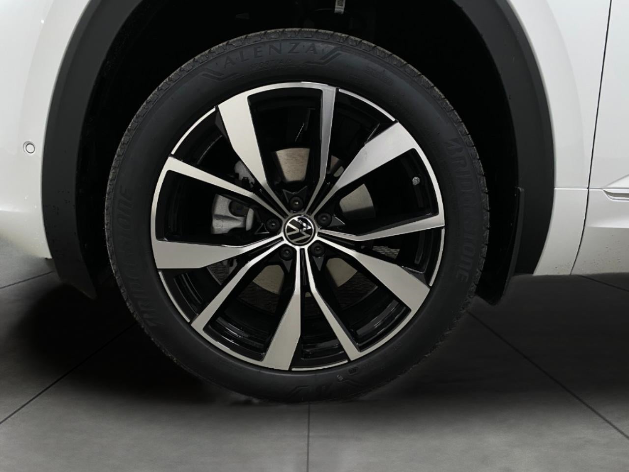 2026 Volkswagen Atlas Cross Sport 2.0T SEL Premium R-Line 4MOTION