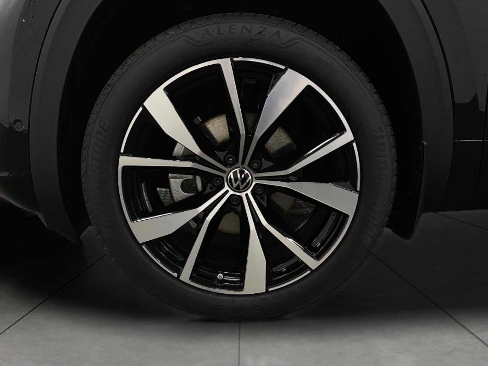 2026 Volkswagen Atlas Cross Sport 2.0T SEL Premium R-Line 4MOTION