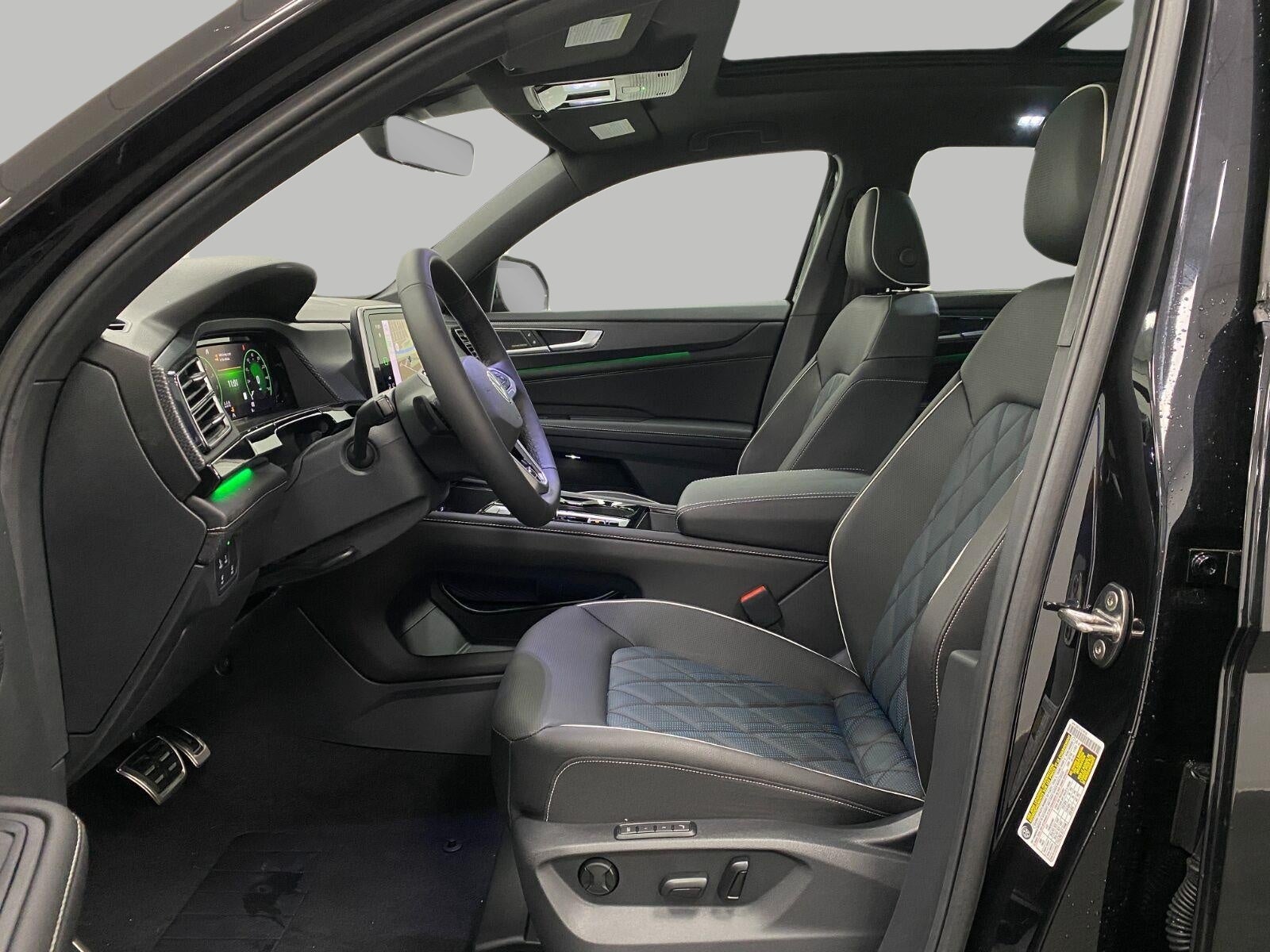 2026 Volkswagen Atlas Cross Sport 2.0T SEL Premium R-Line 4MOTION