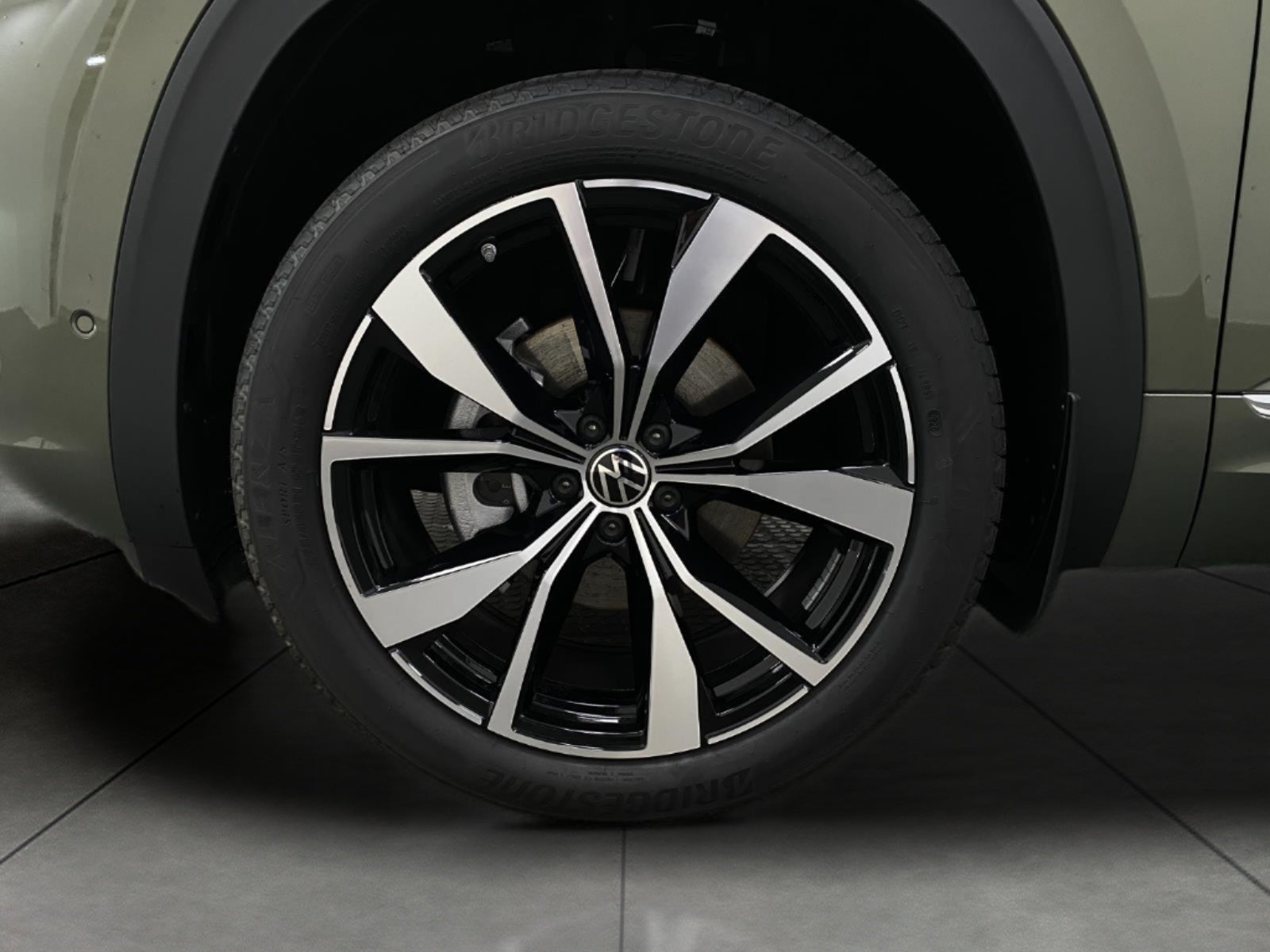 2026 Volkswagen Atlas Cross Sport 2.0T SEL Premium R-Line 4MOTION