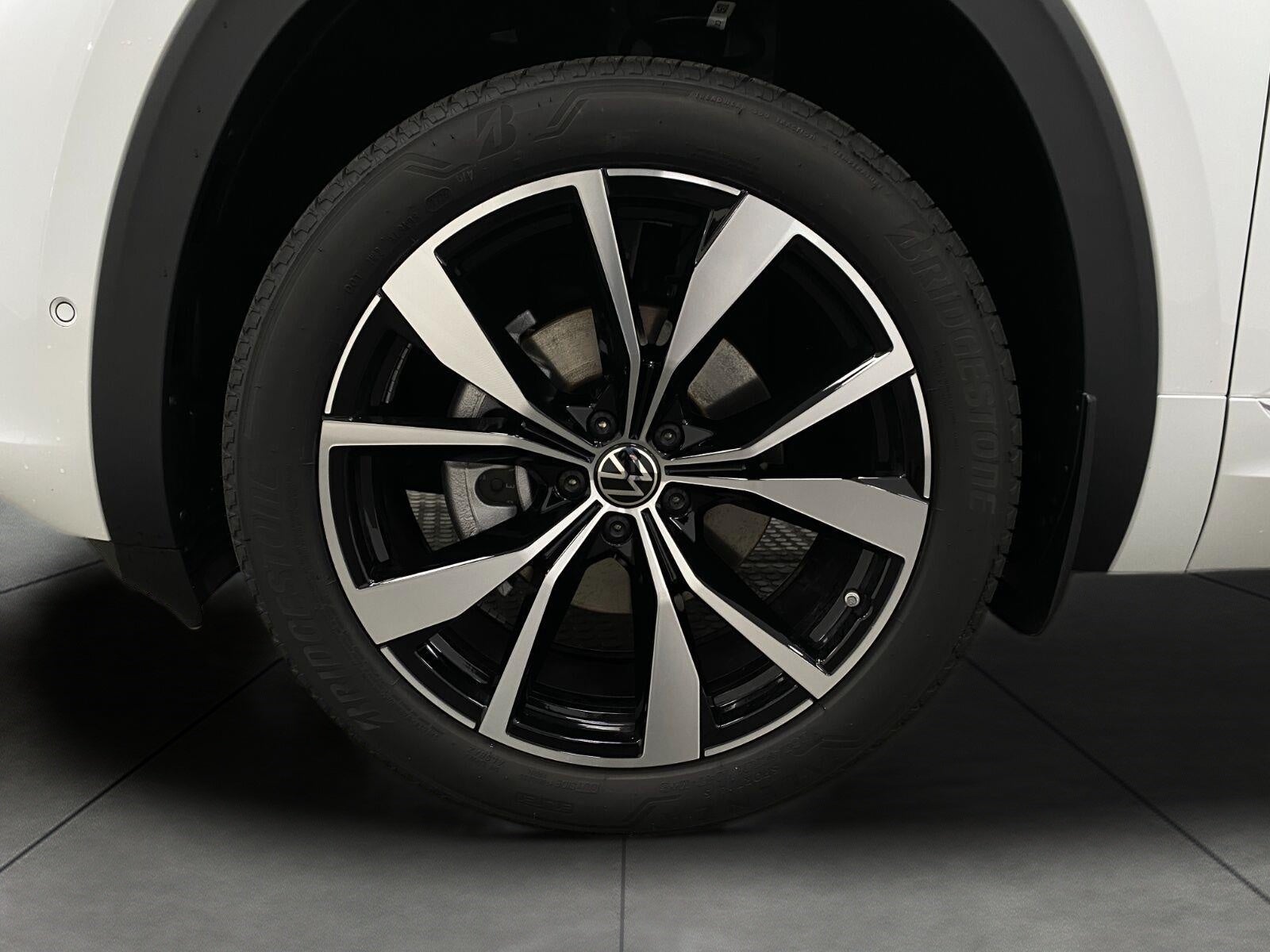 2026 Volkswagen Atlas Cross Sport 2.0T SEL Premium R-Line 4MOTION