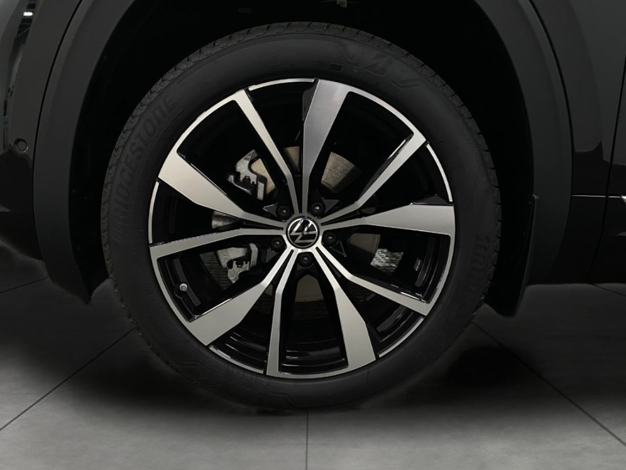 2026 Volkswagen Atlas Cross Sport 2.0T SEL Premium R-Line 4MOTION