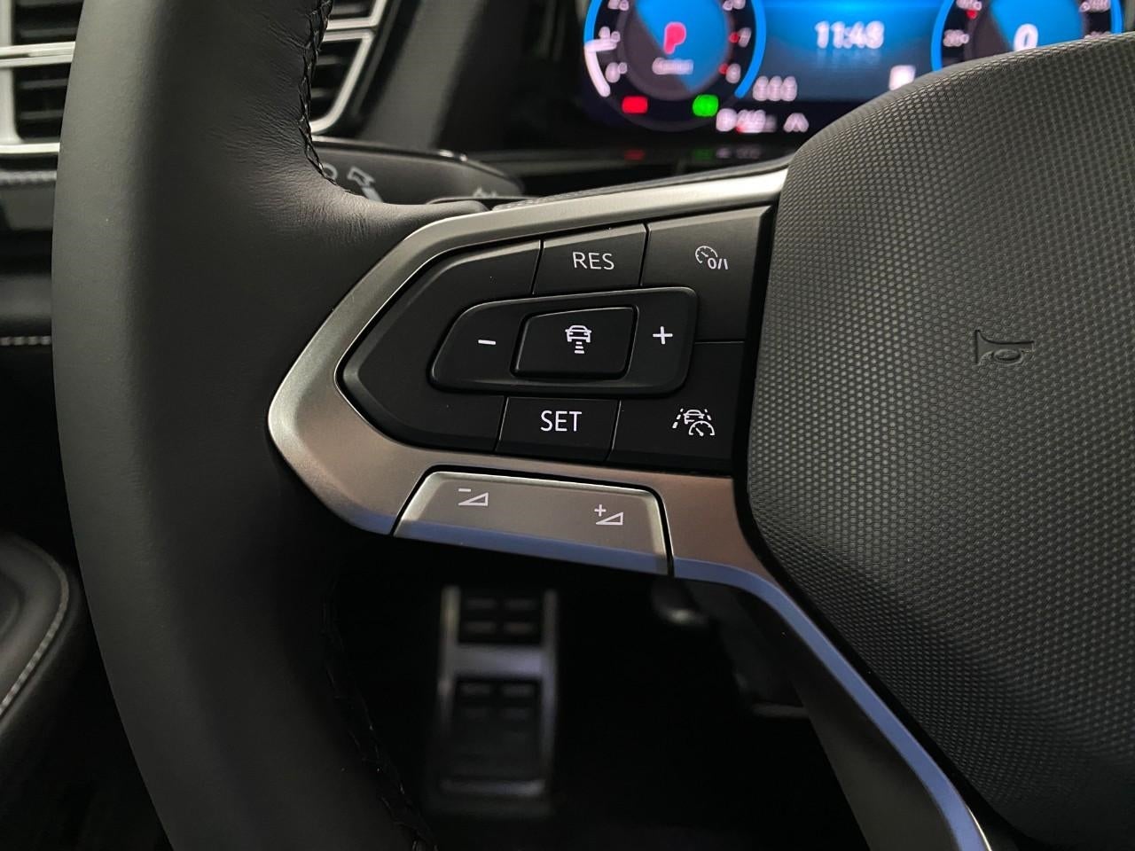 2026 Volkswagen Atlas Cross Sport 2.0T SEL Premium R-Line 4MOTION