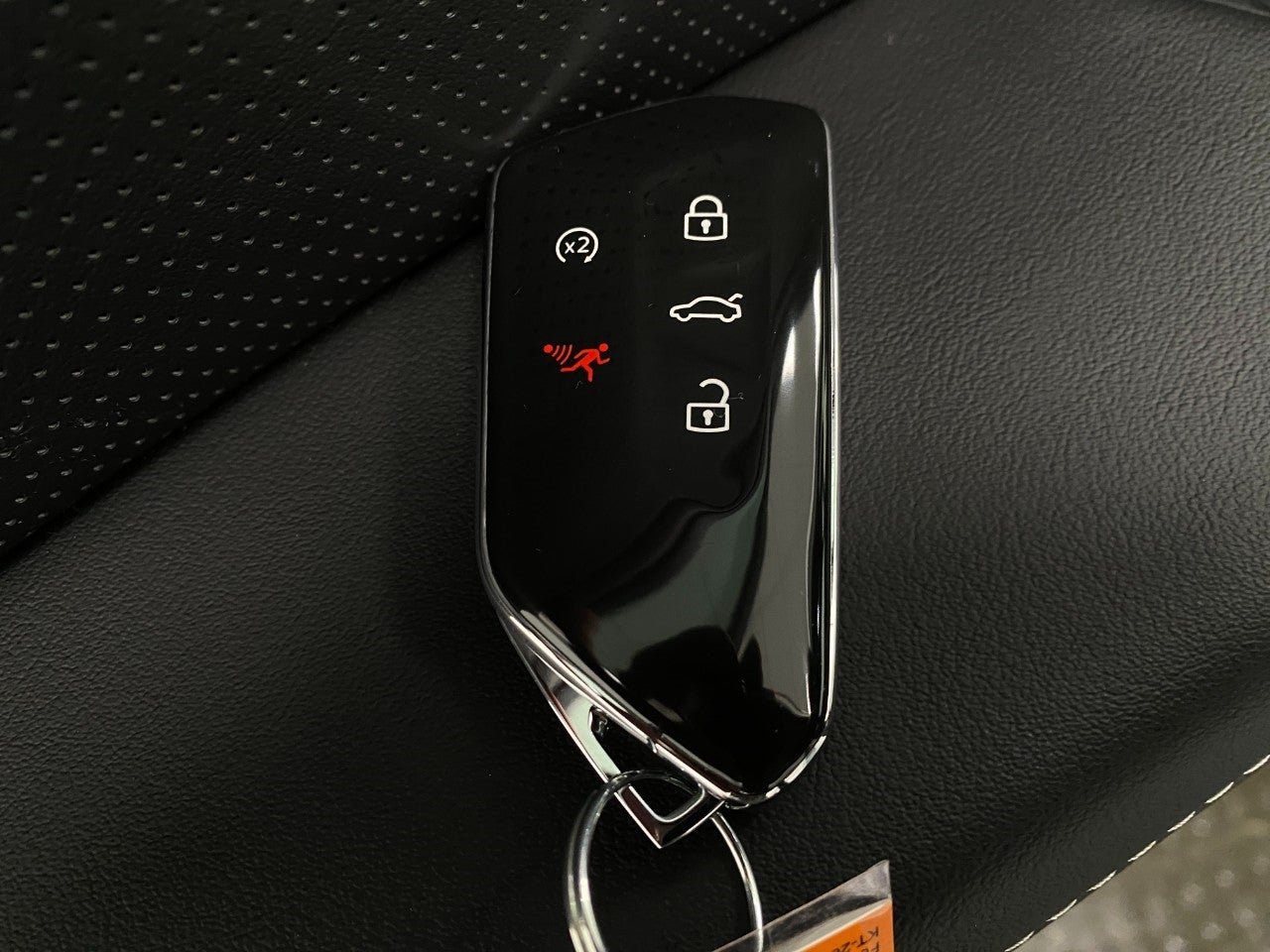 2026 Volkswagen Atlas Cross Sport 2.0T SEL Premium R-Line 4MOTION