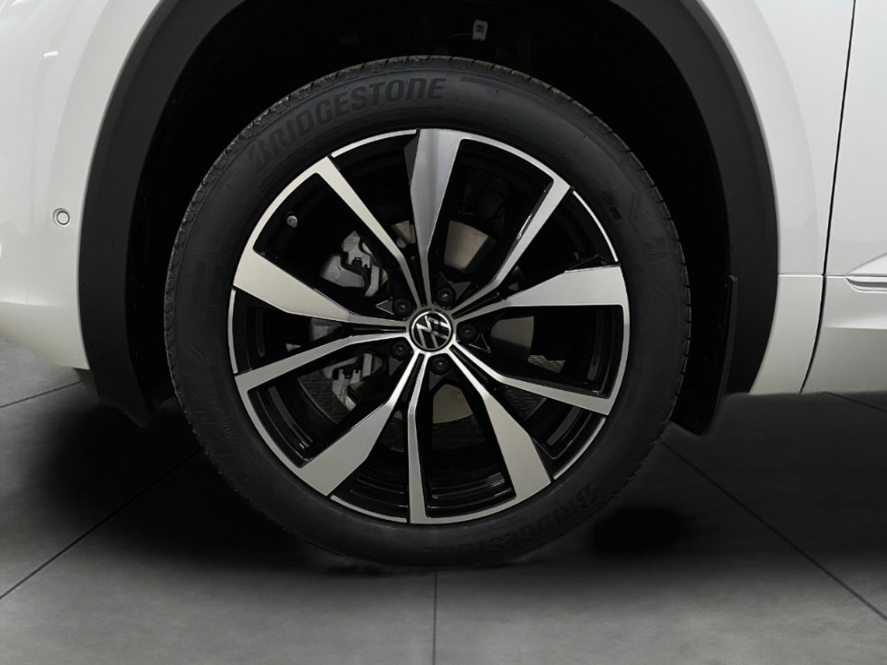 2026 Volkswagen Atlas Cross Sport 2.0T SEL Premium R-Line 4MOTION