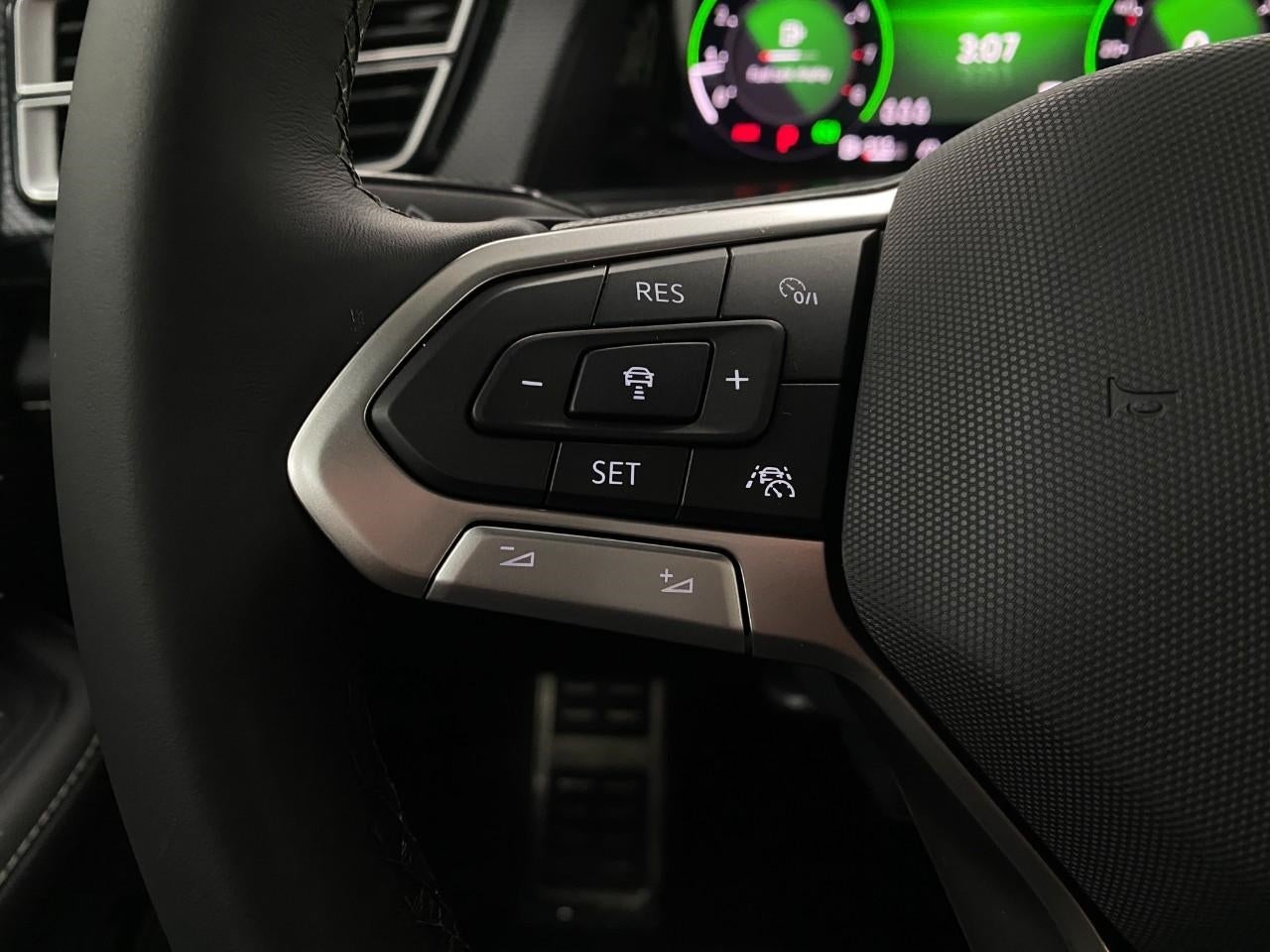 2026 Volkswagen Atlas Cross Sport 2.0T SEL Premium R-Line 4MOTION