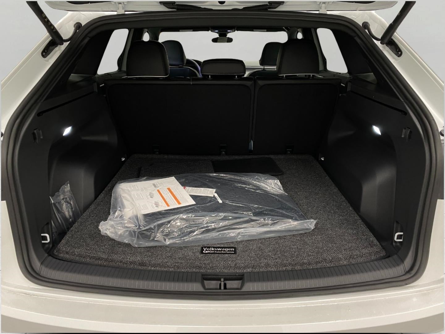 2026 Volkswagen Atlas Cross Sport 2.0T SEL Premium R-Line 4MOTION