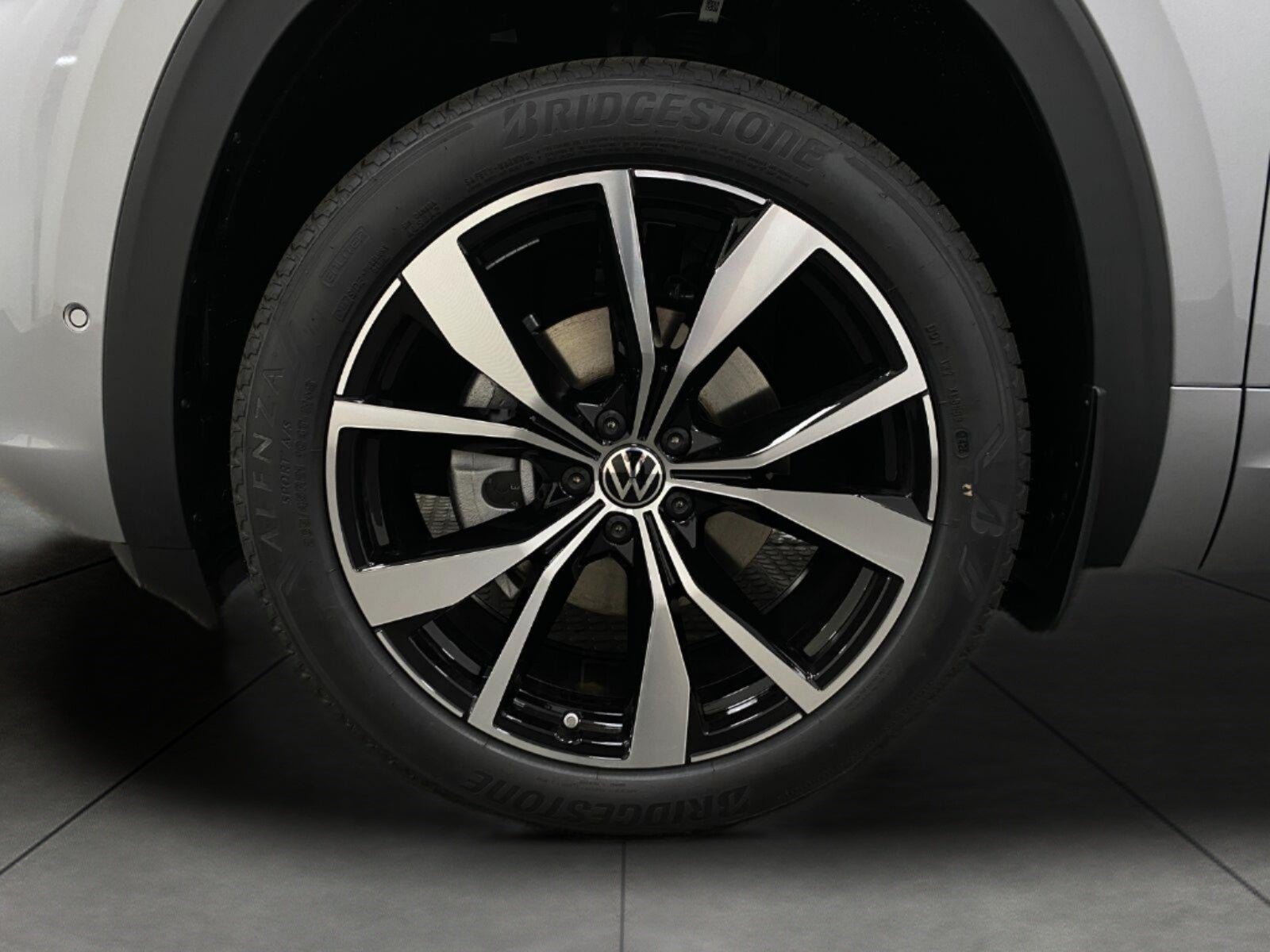 2026 Volkswagen Atlas Cross Sport 2.0T SEL Premium R-Line 4MOTION