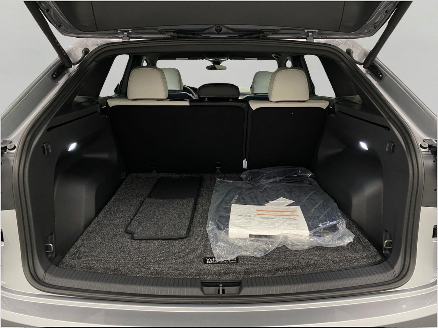 2026 Volkswagen Atlas Cross Sport 2.0T SEL Premium R-Line 4MOTION