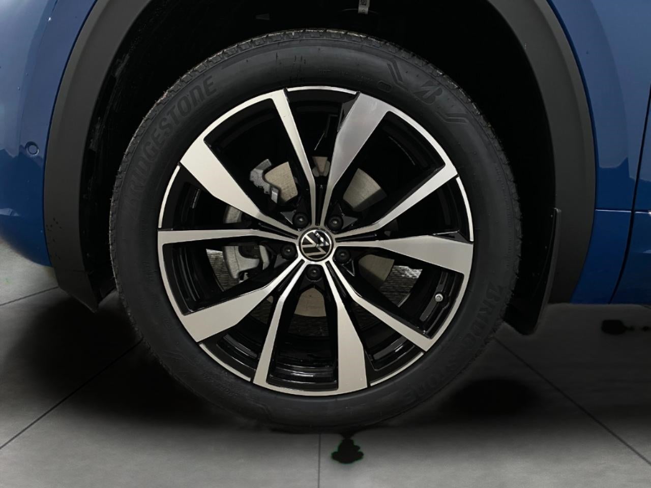 2026 Volkswagen Atlas Cross Sport 2.0T SEL Premium R-Line 4MOTION