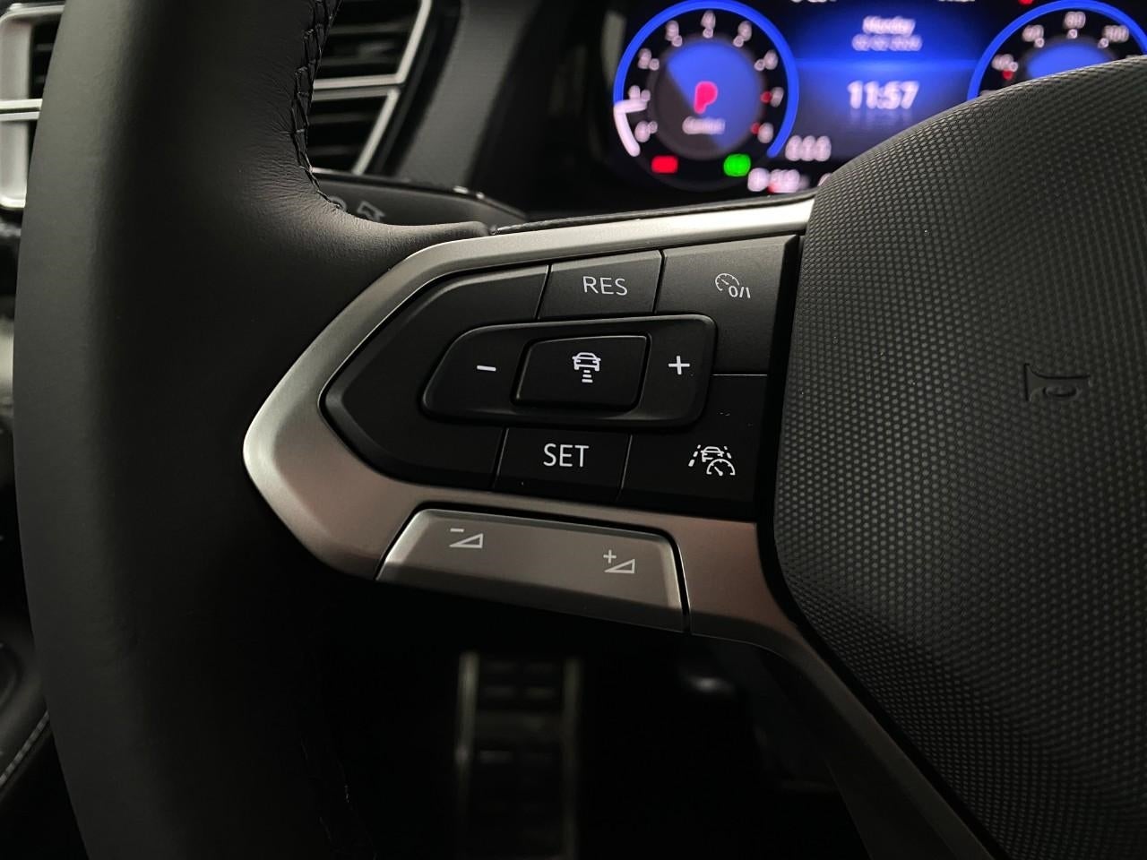 2026 Volkswagen Atlas Cross Sport 2.0T SEL Premium R-Line 4MOTION