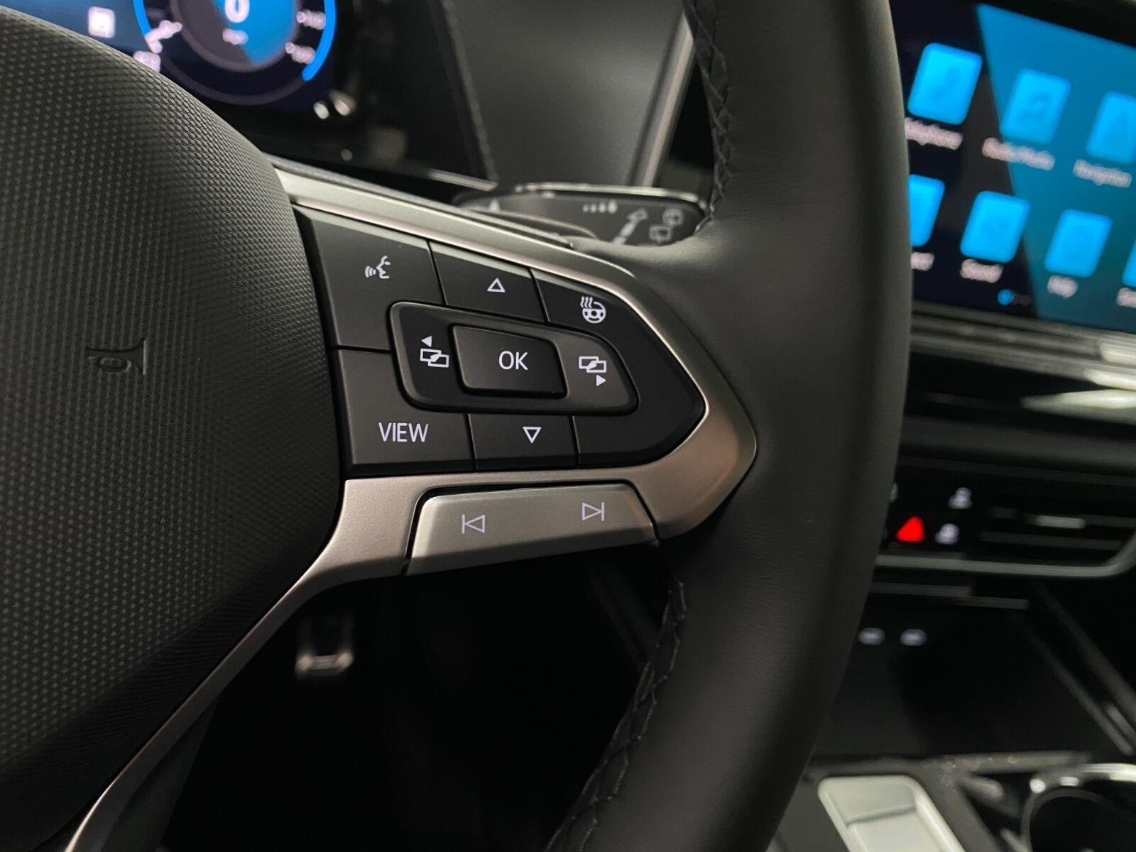 2026 Volkswagen Atlas Cross Sport 2.0T SEL Premium R-Line 4MOTION