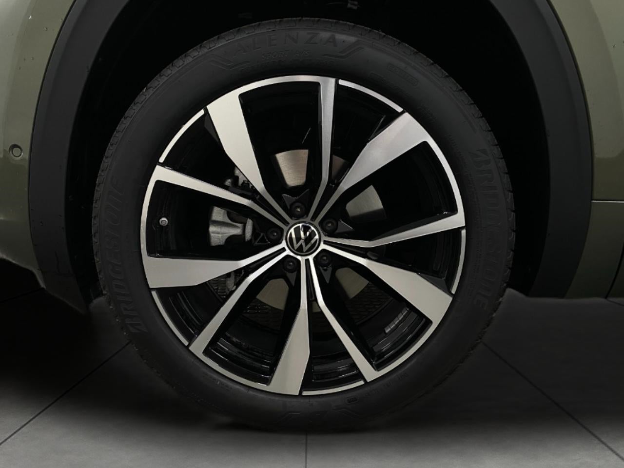 2026 Volkswagen Atlas 2.0T SEL Premium R-Line 4MOTION