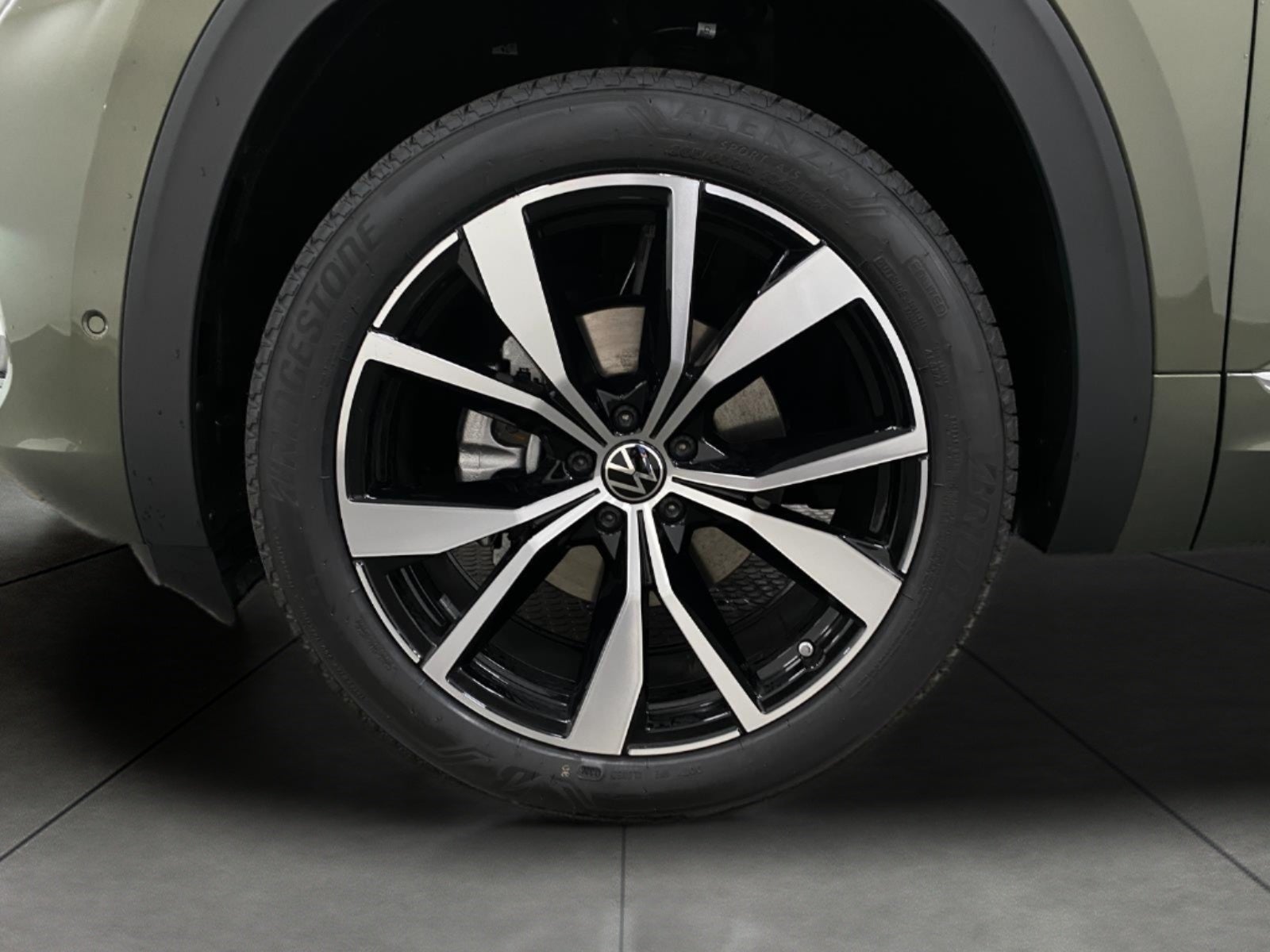 2026 Volkswagen Atlas 2.0T SEL Premium R-Line 4MOTION