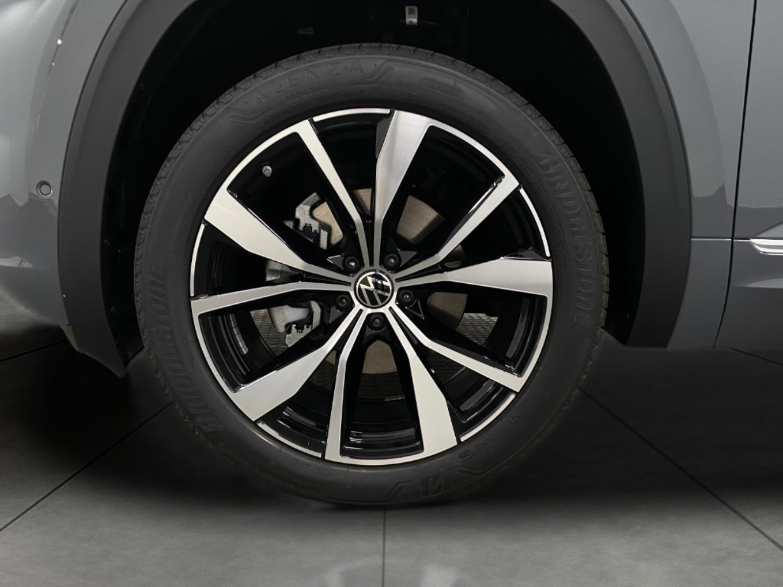2026 Volkswagen Atlas 2.0T SEL Premium R-Line 4MOTION