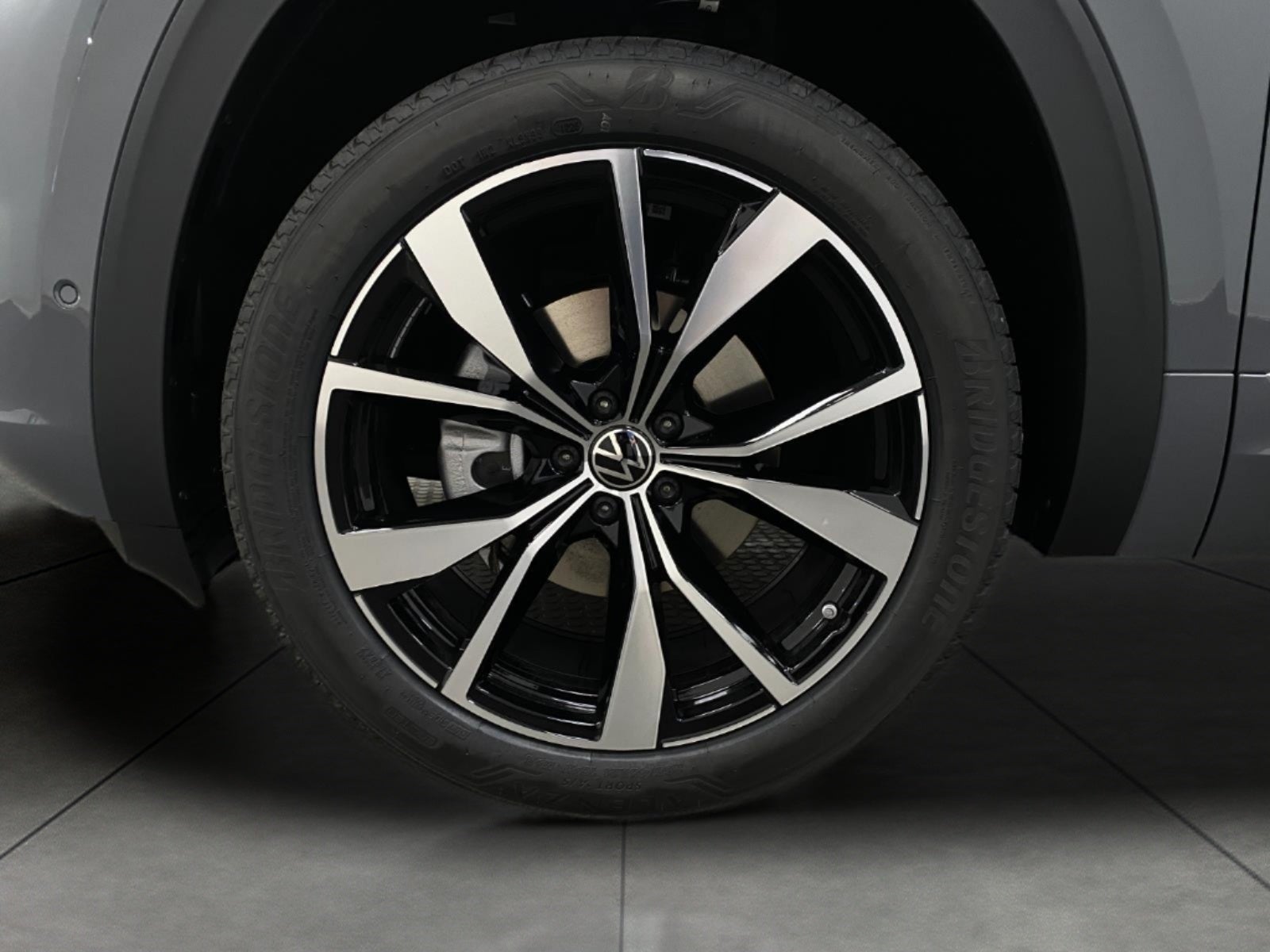 2026 Volkswagen Atlas 2.0T SEL Premium R-Line 4MOTION