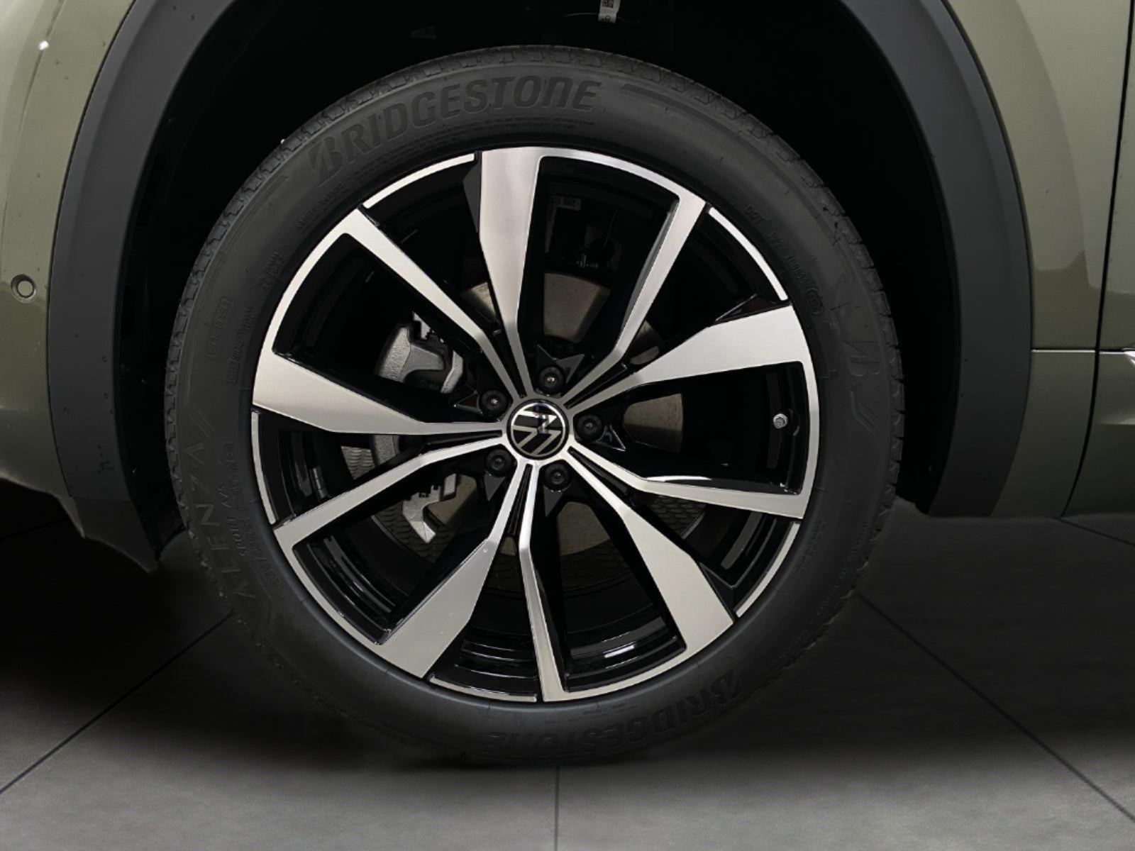2026 Volkswagen Atlas 2.0T SEL Premium R-Line 4MOTION