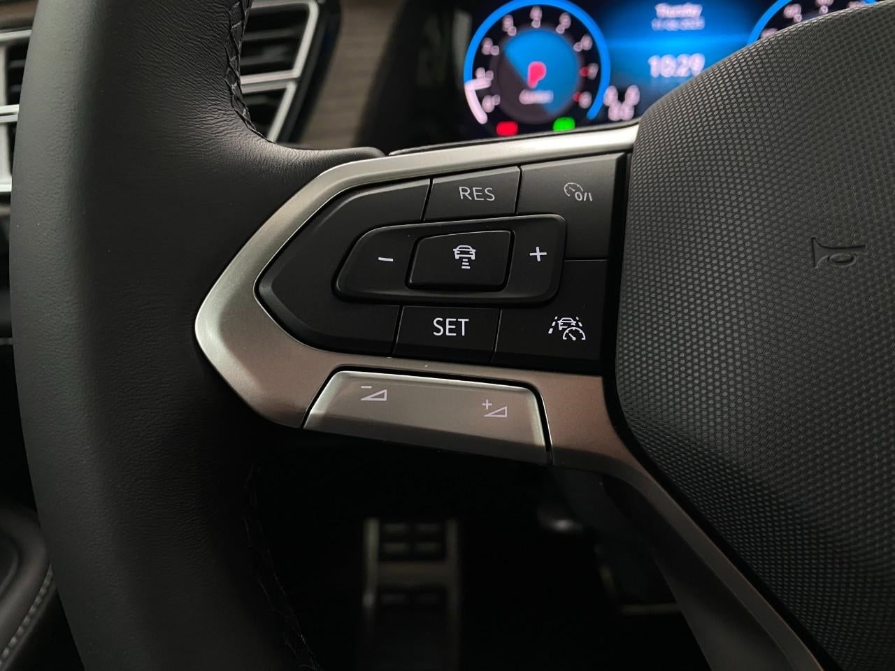 2026 Volkswagen Atlas 2.0T SEL Premium R-Line 4MOTION