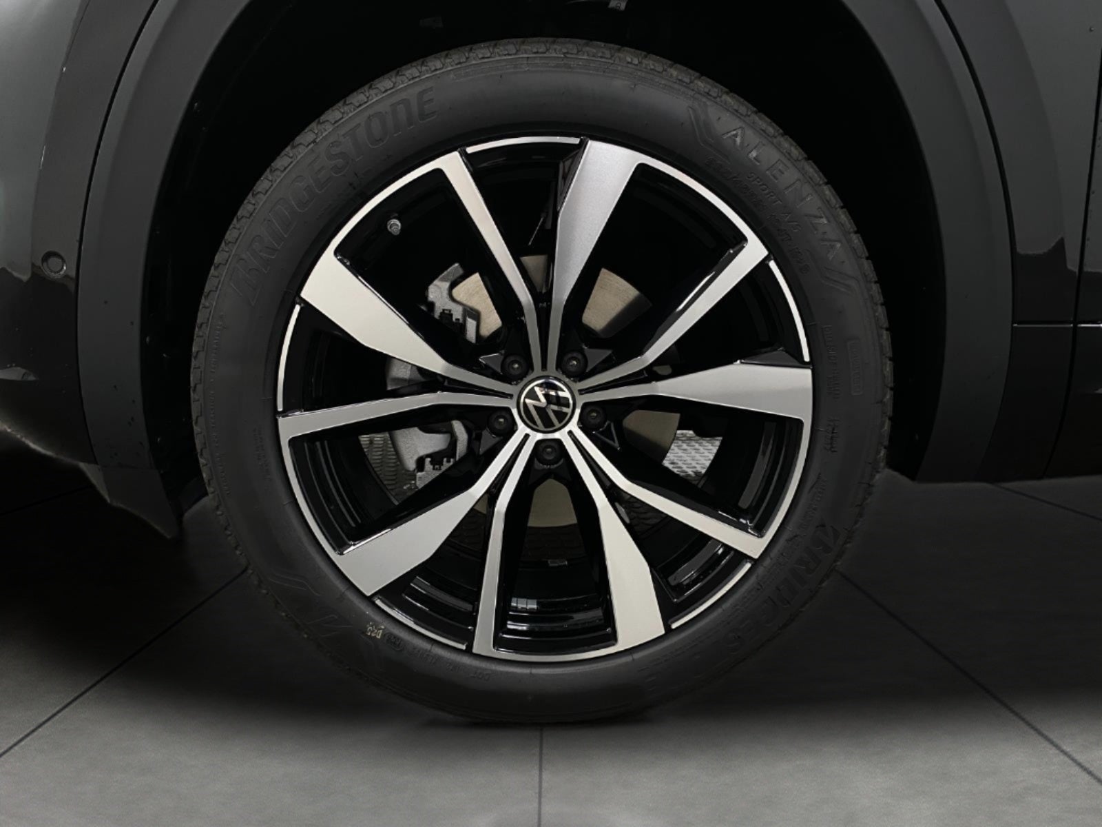 2026 Volkswagen Atlas 2.0T SEL Premium R-Line 4MOTION