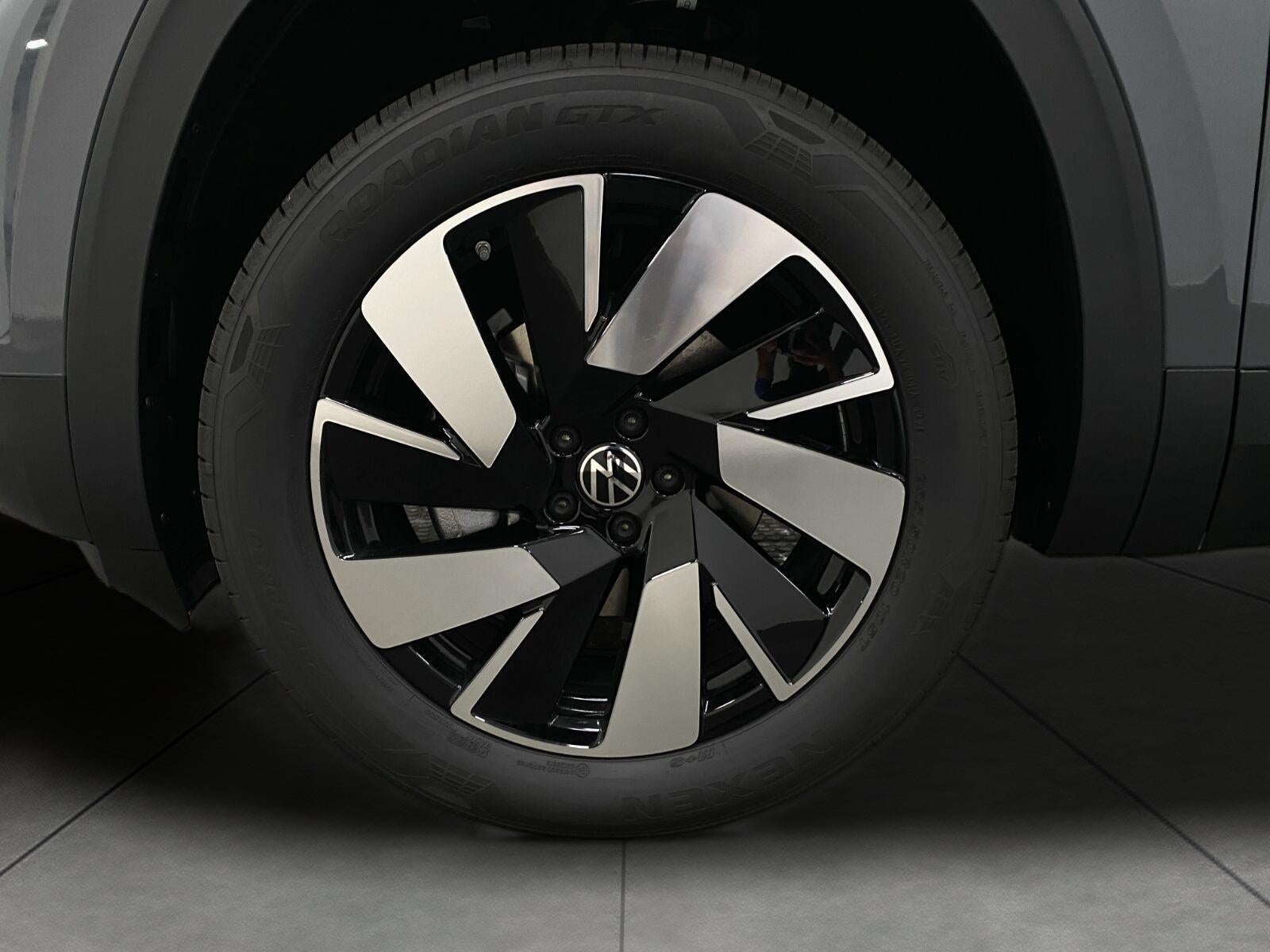 2026 Volkswagen Atlas Cross Sport 2.0T SE w/Technology 4MOTION