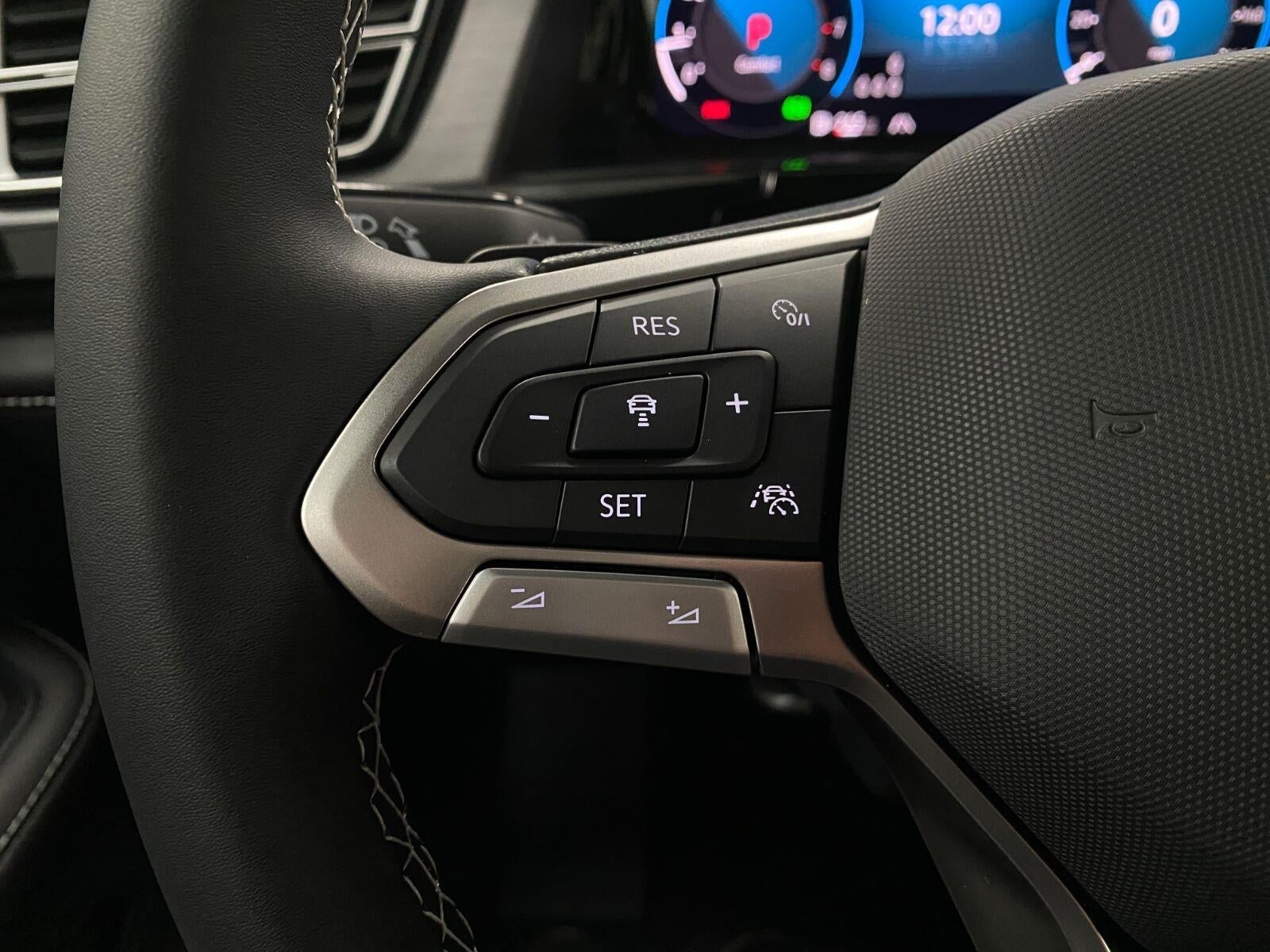 2026 Volkswagen Atlas Cross Sport 2.0T SE w/Technology 4MOTION