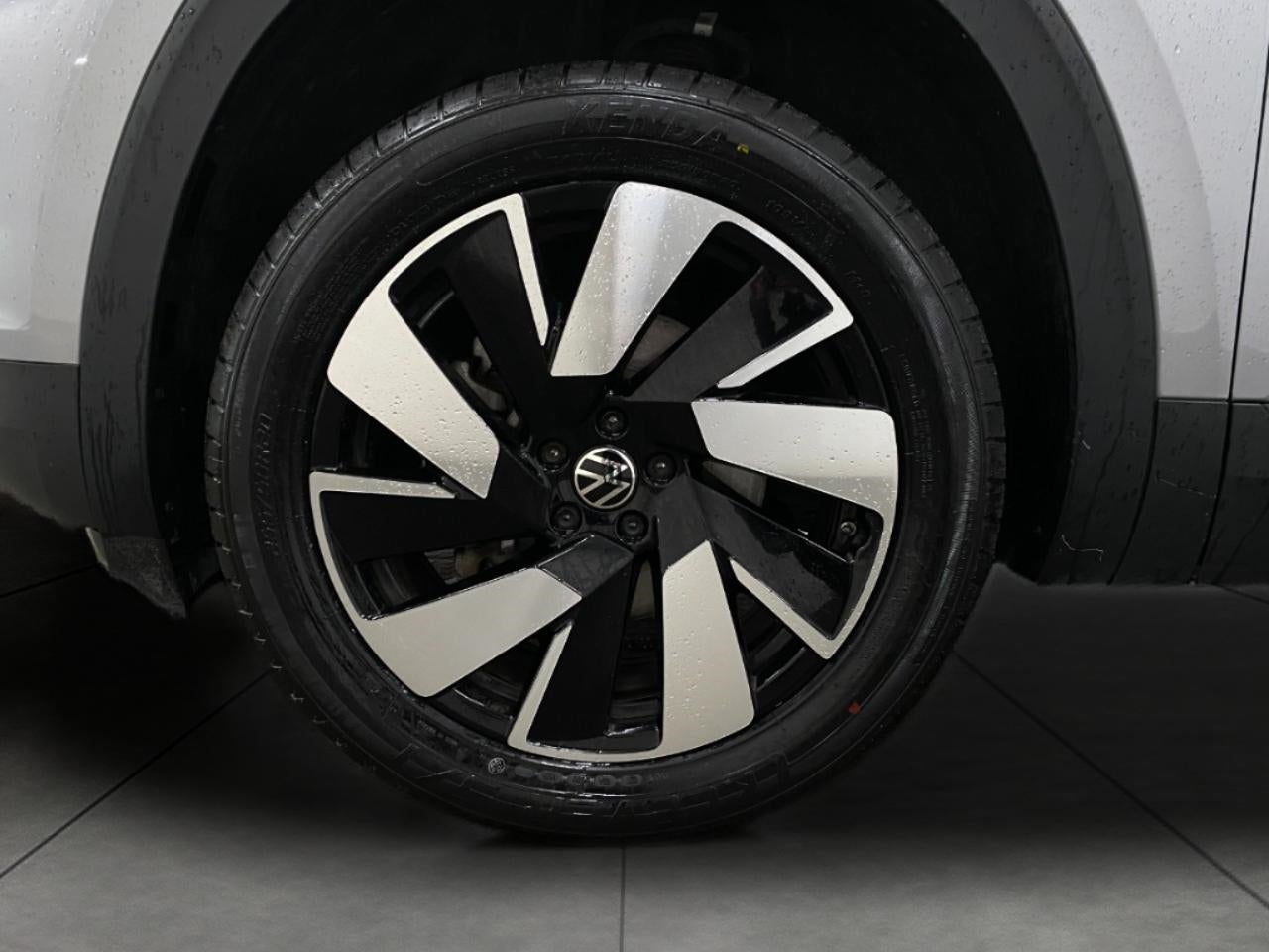 2025 Volkswagen Atlas Cross Sport 2.0T SE w/Technology 4MOTION