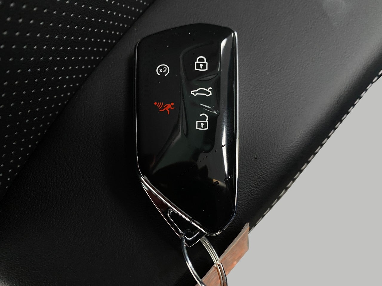 2025 Volkswagen Atlas Cross Sport 2.0T SE w/Technology 4MOTION