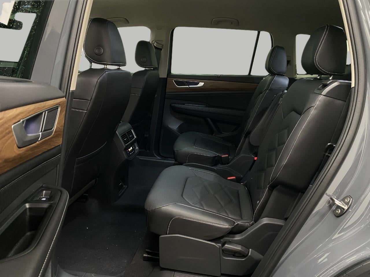 2026 Volkswagen Atlas 2.0T SE w/Technology 4MOTION