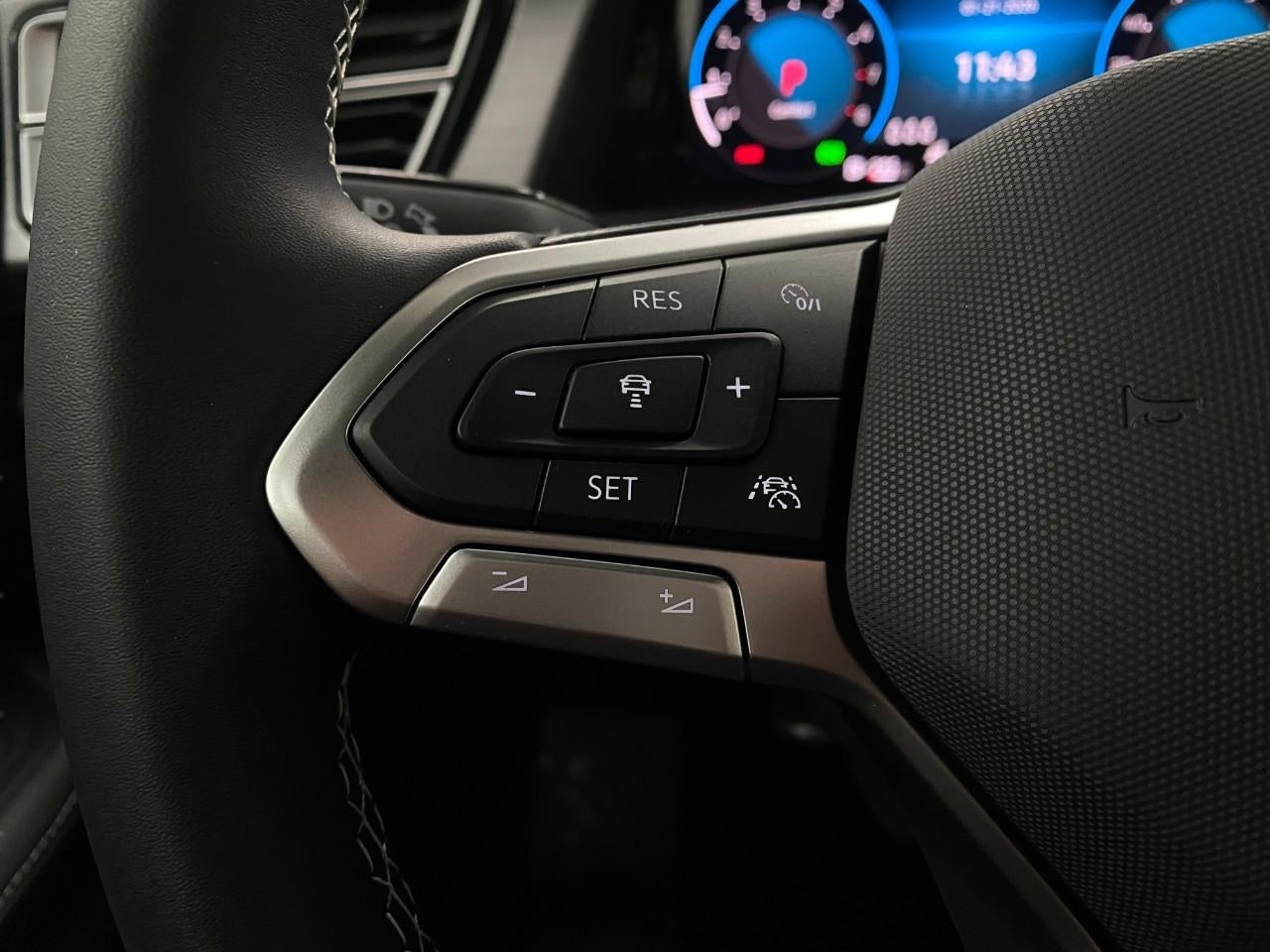 2026 Volkswagen Atlas Cross Sport 2.0T SE w/Technology 4MOTION