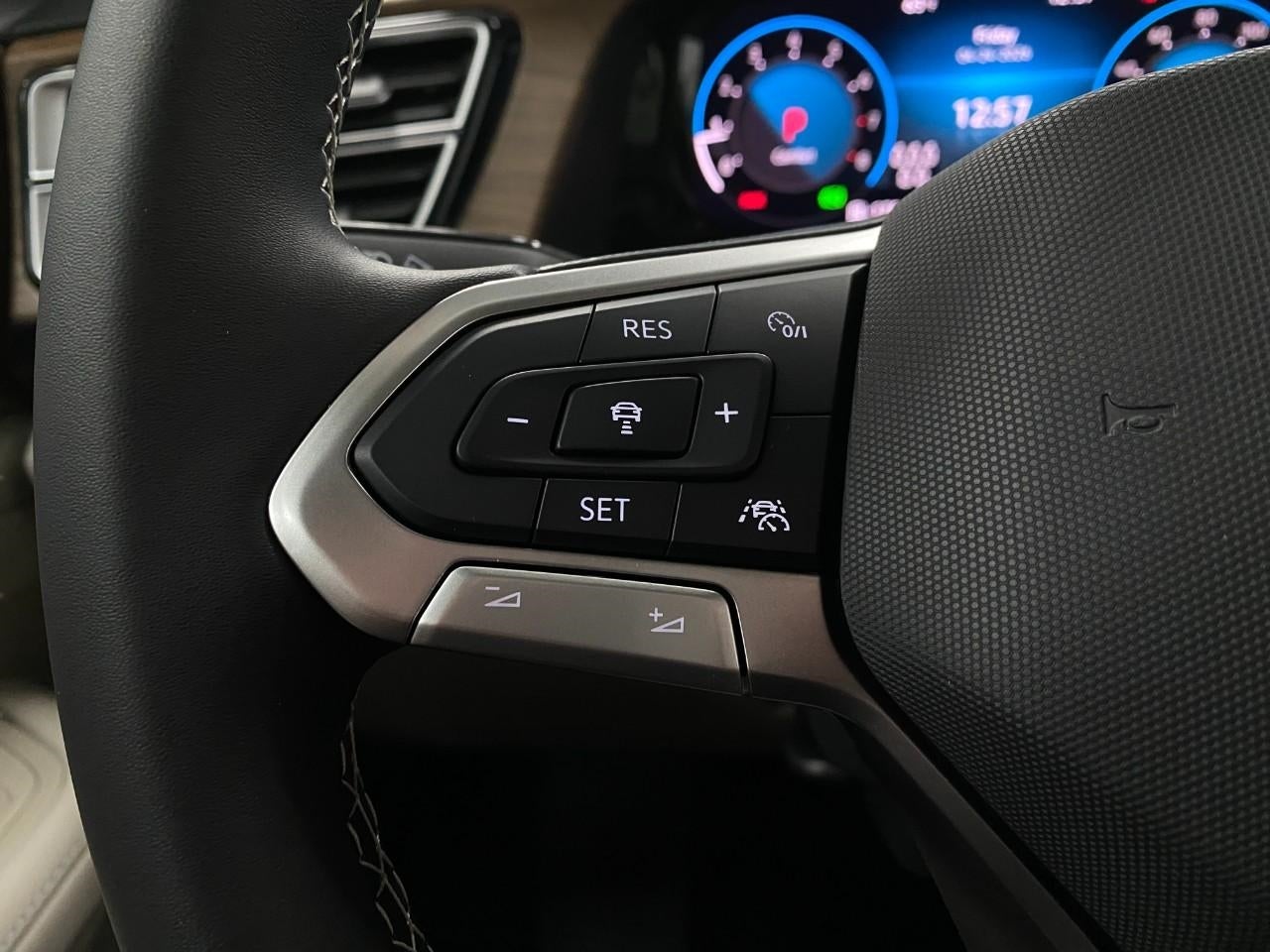 2026 Volkswagen Atlas 2.0T SE w/Technology 4MOTION