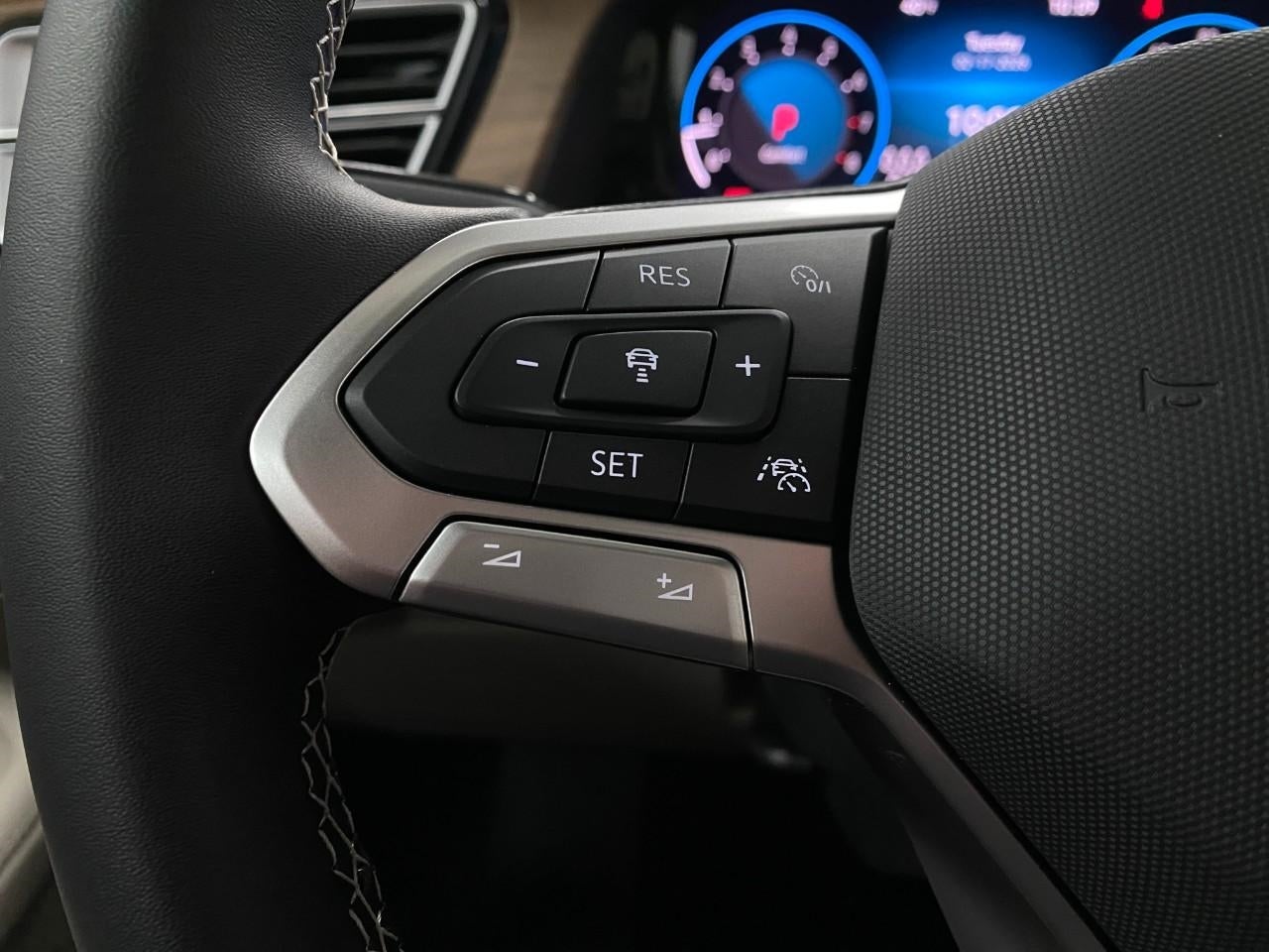 2026 Volkswagen Atlas 2.0T SE w/Technology 4MOTION