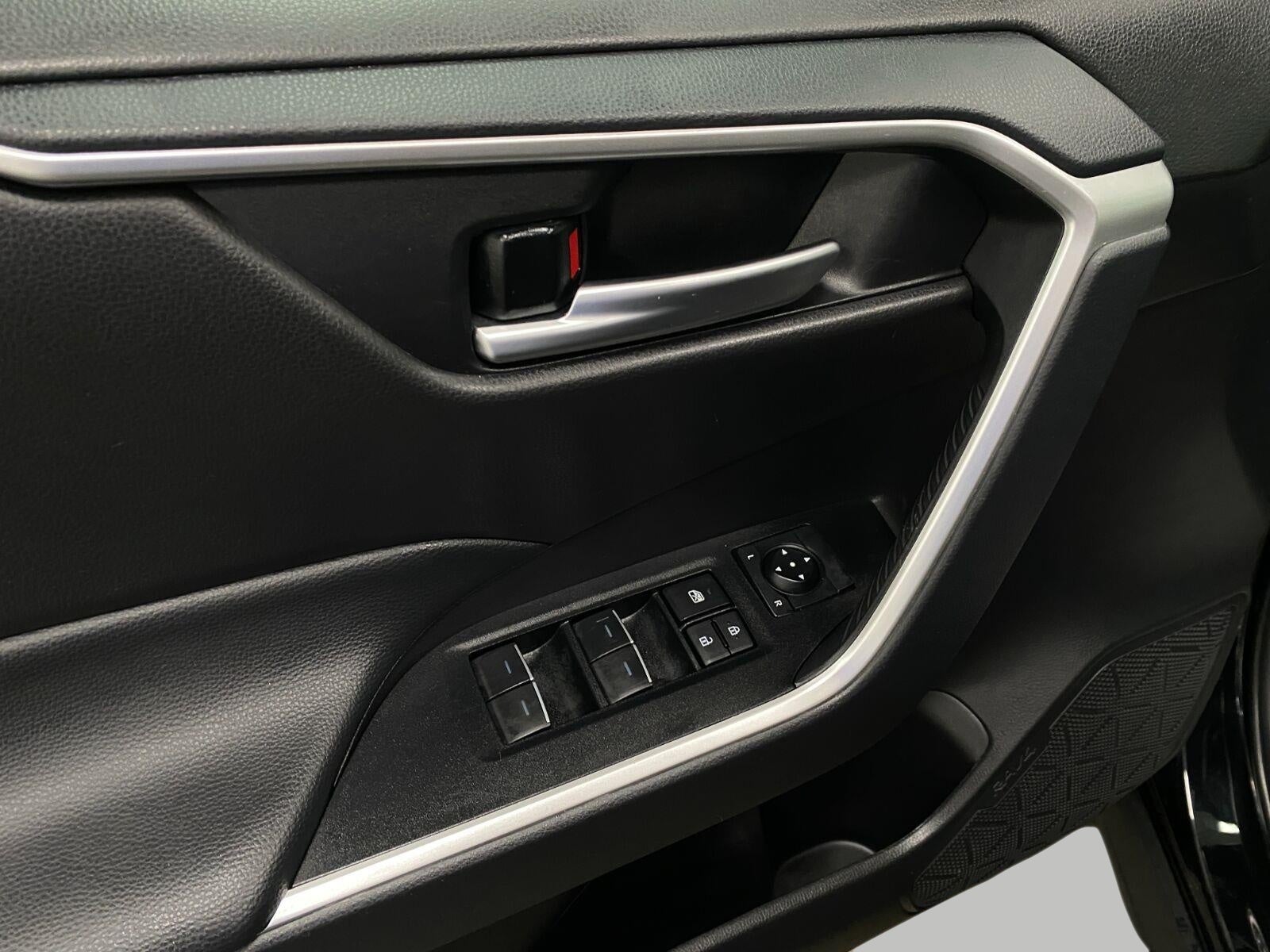 2025 Toyota RAV4 XLE AWD