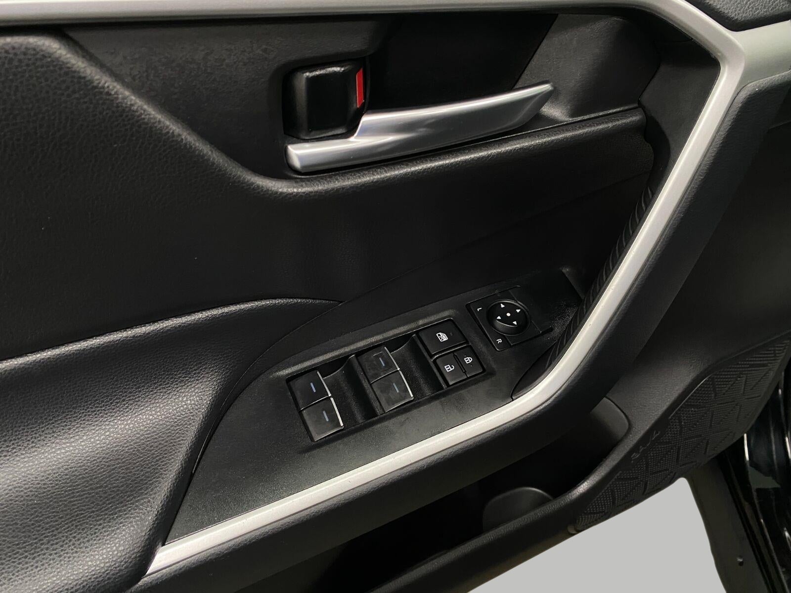 2025 Toyota RAV4 XLE AWD
