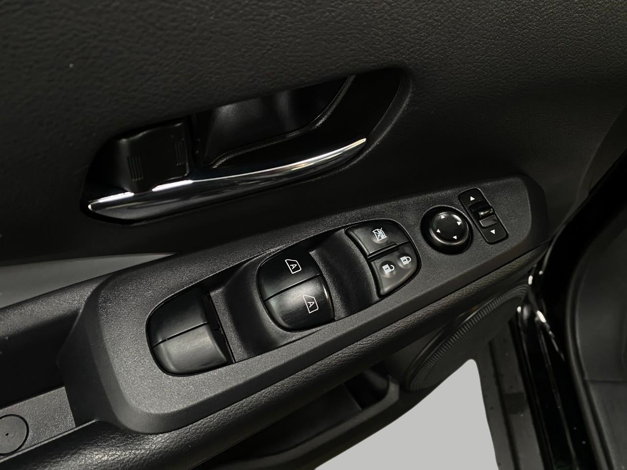 2024 Nissan Kicks SR FWD