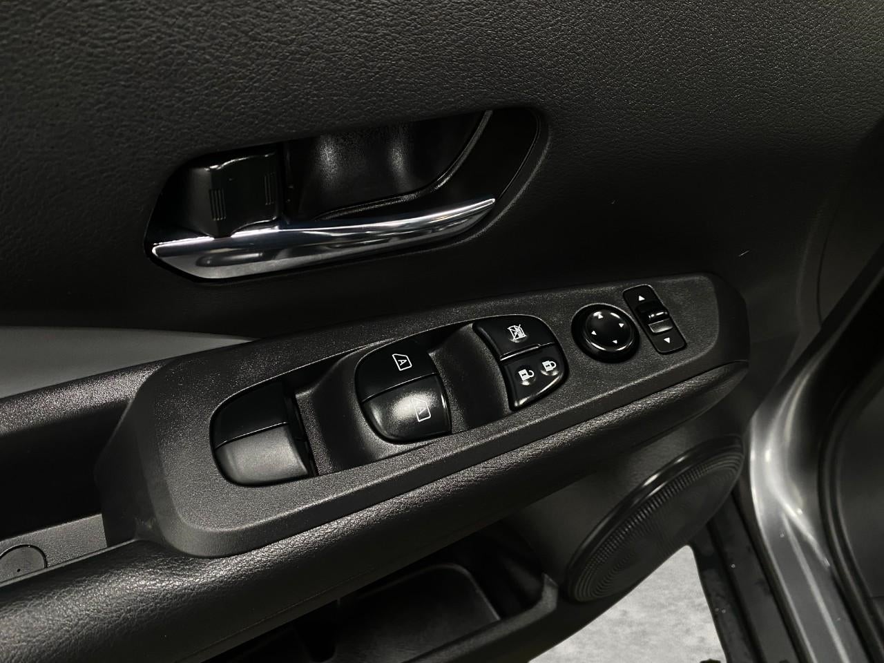 2023 Nissan Kicks SR FWD